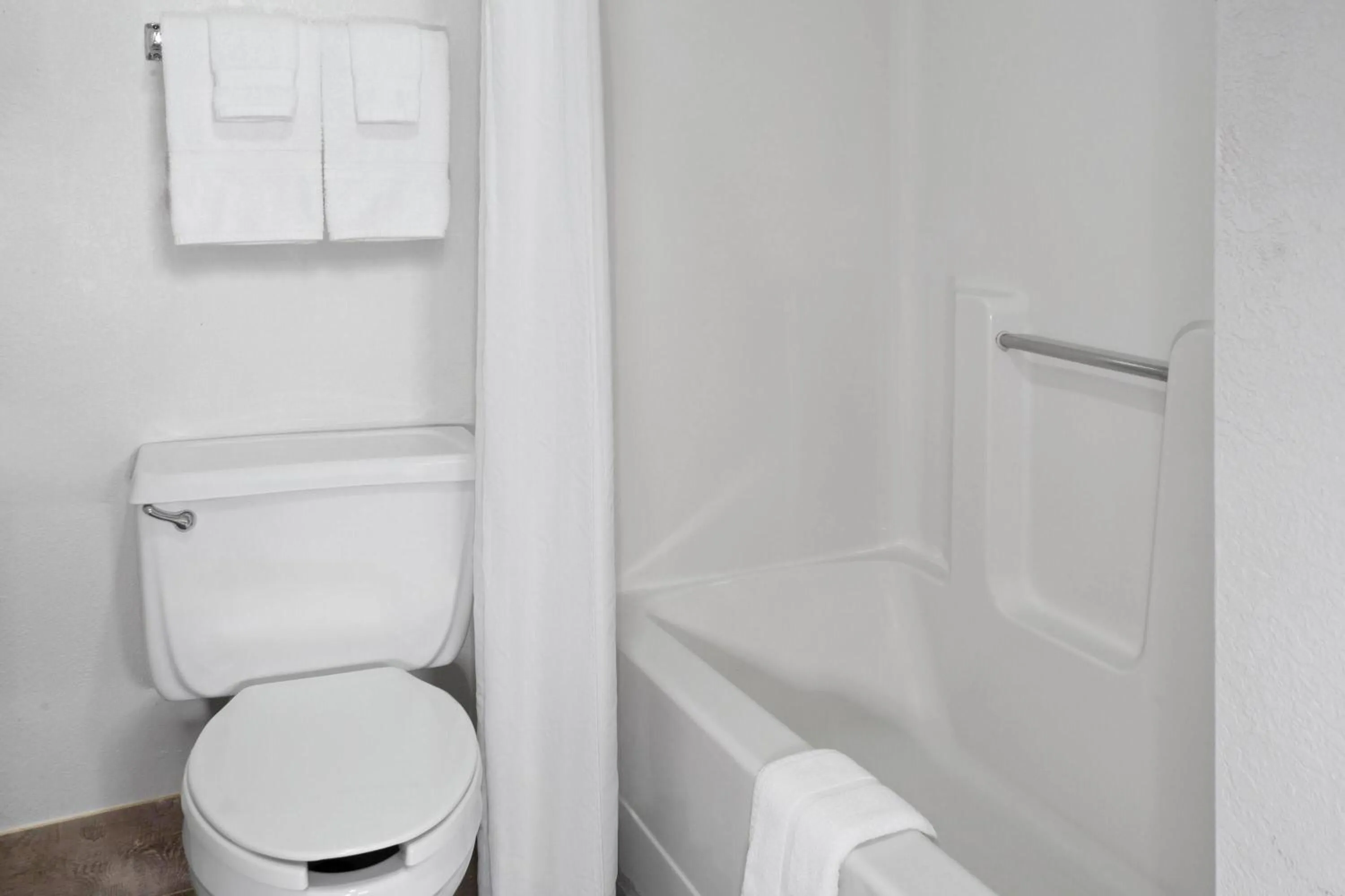 Bathroom in Baymont by Wyndham Green Bay