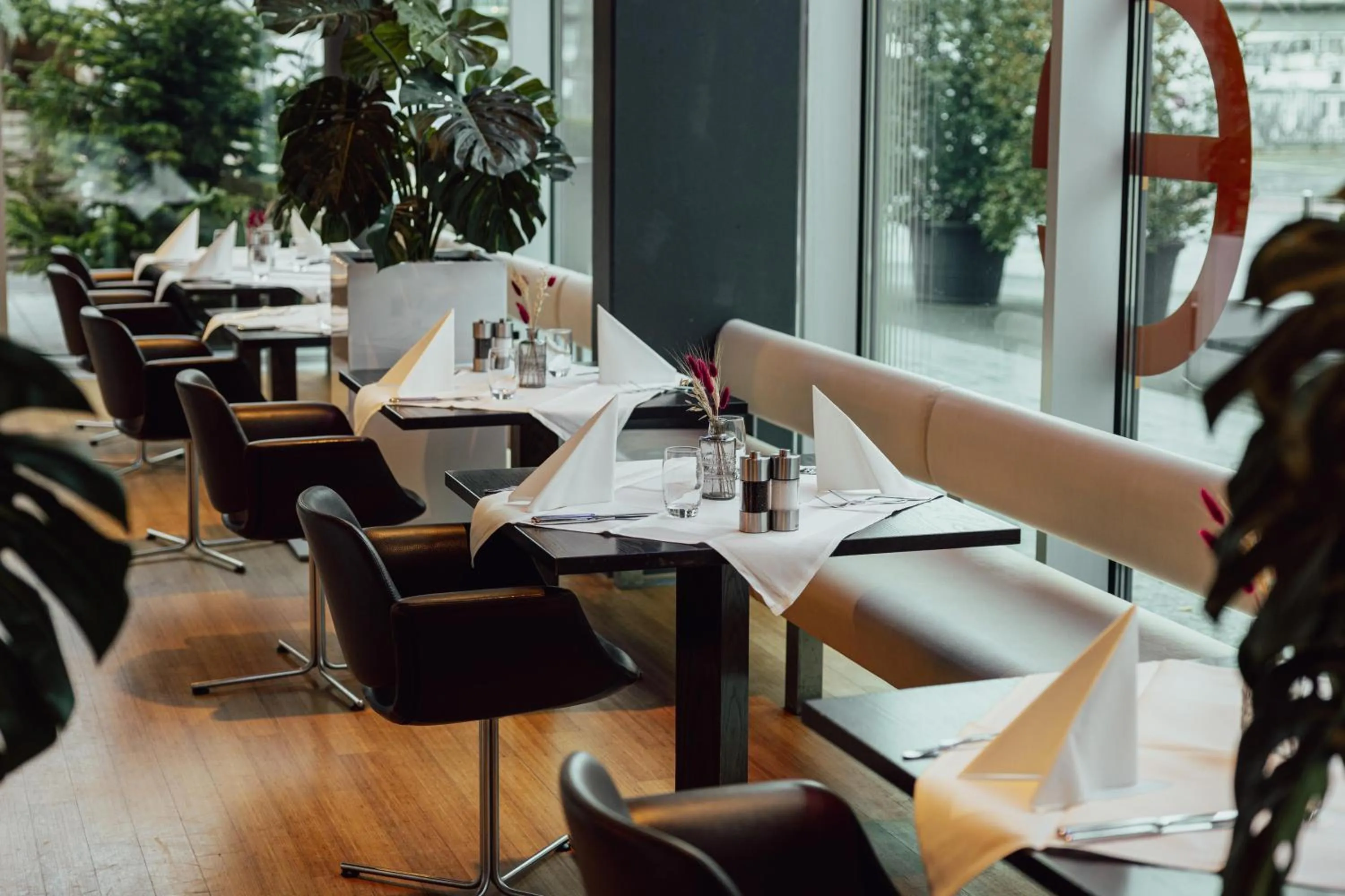 Restaurant/places to eat in Radisson Blu Hotel, Lucerne