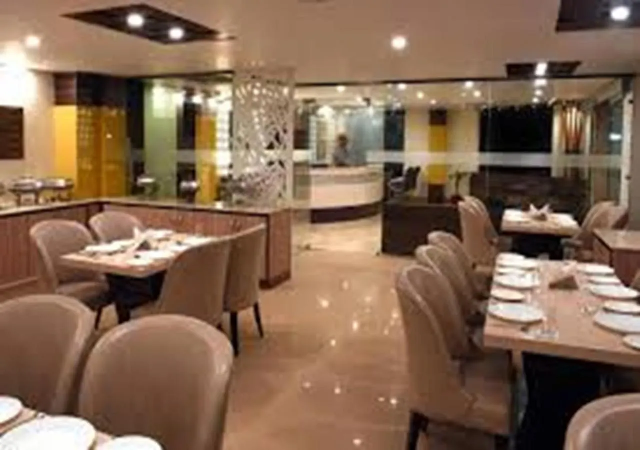 Restaurant/places to eat in Starz Clarks INN Mussoorie