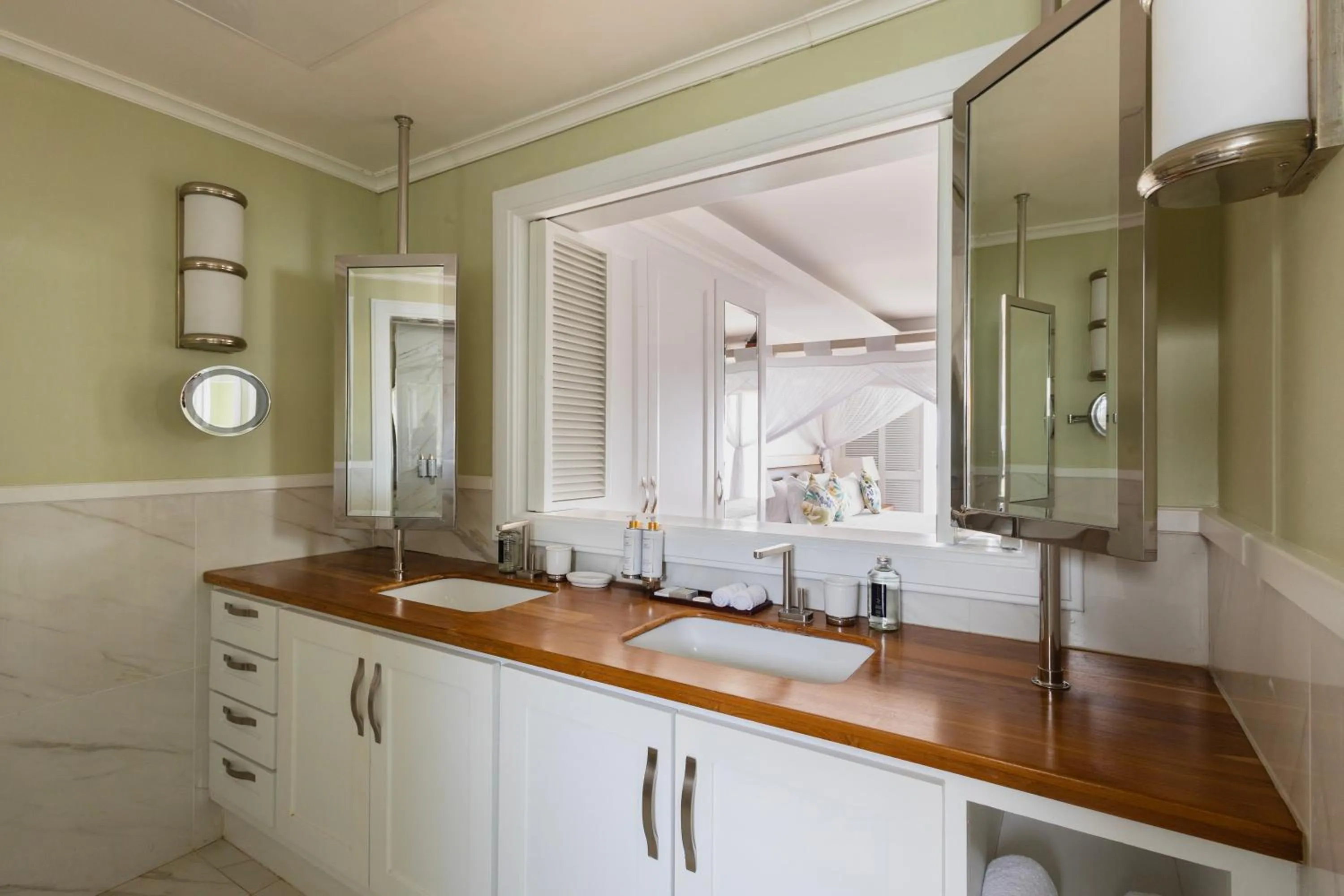 Bathroom in Hemingways Watamu