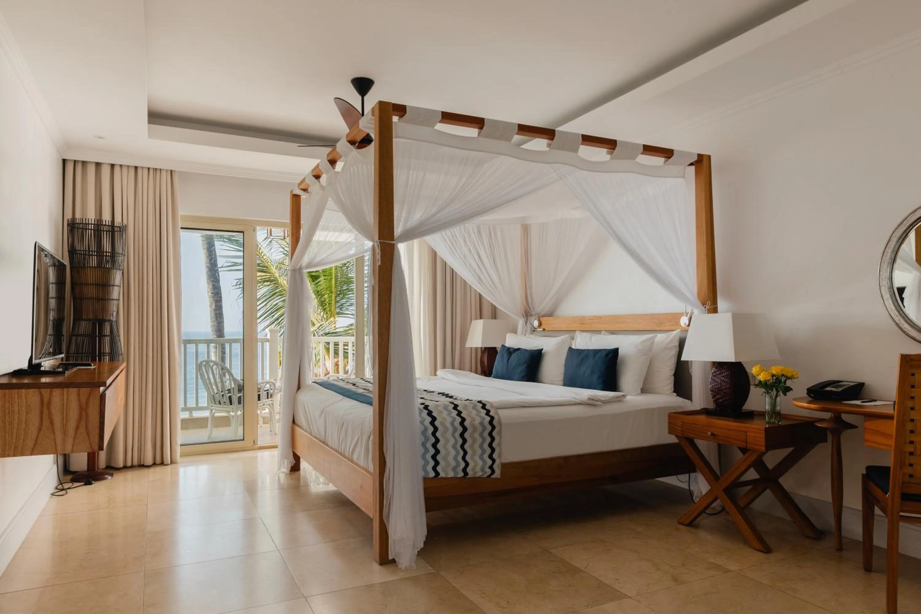 View (from property/room), Bed in Hemingways Watamu