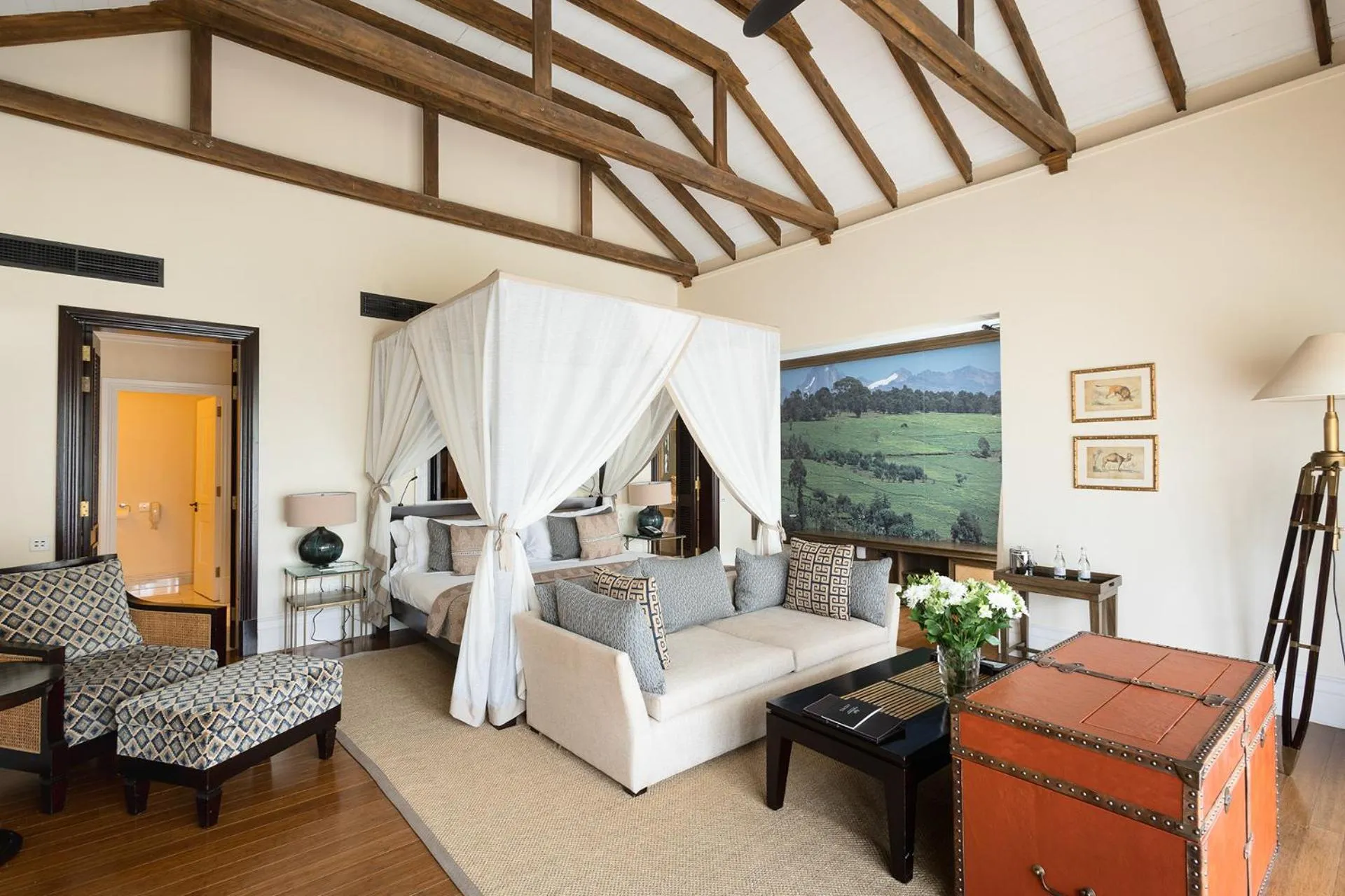 Bed in Hemingways Nairobi