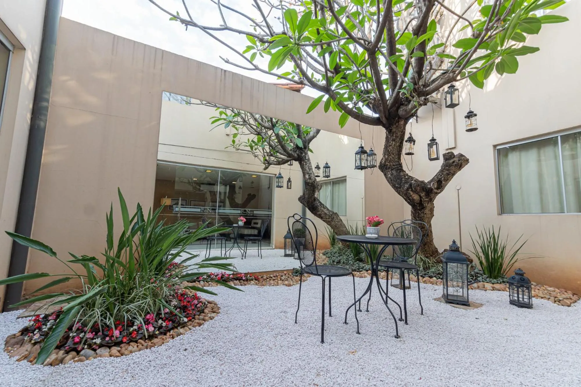 Inner courtyard view in Faro Norte Suites