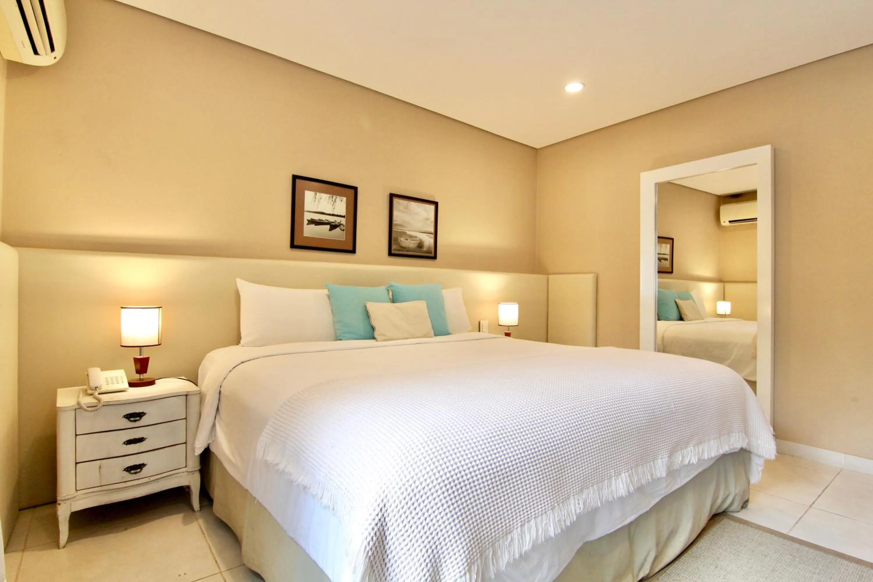 Bed in Faro Norte Suites