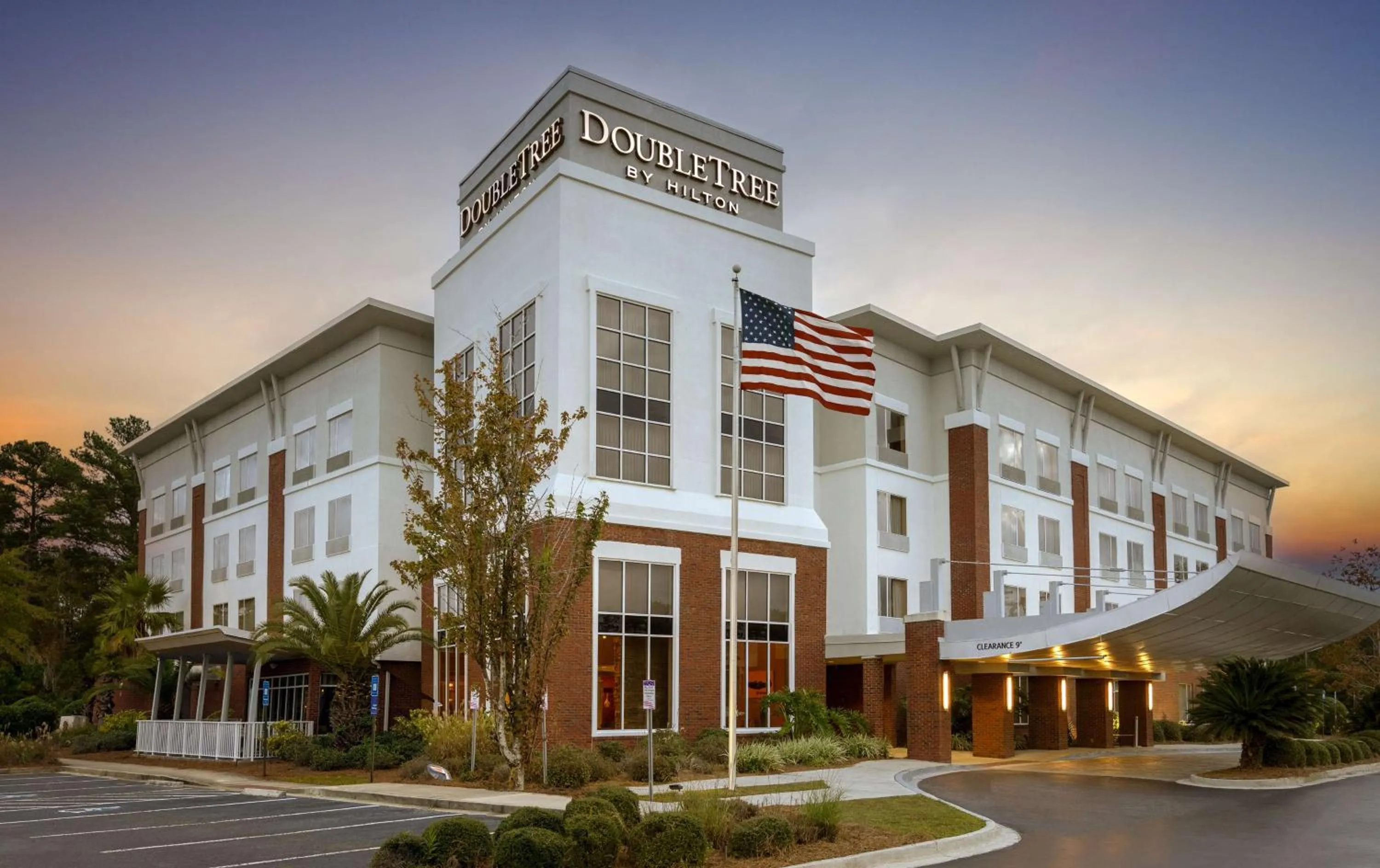 Property building in DoubleTree by Hilton Hotel Savannah Airport