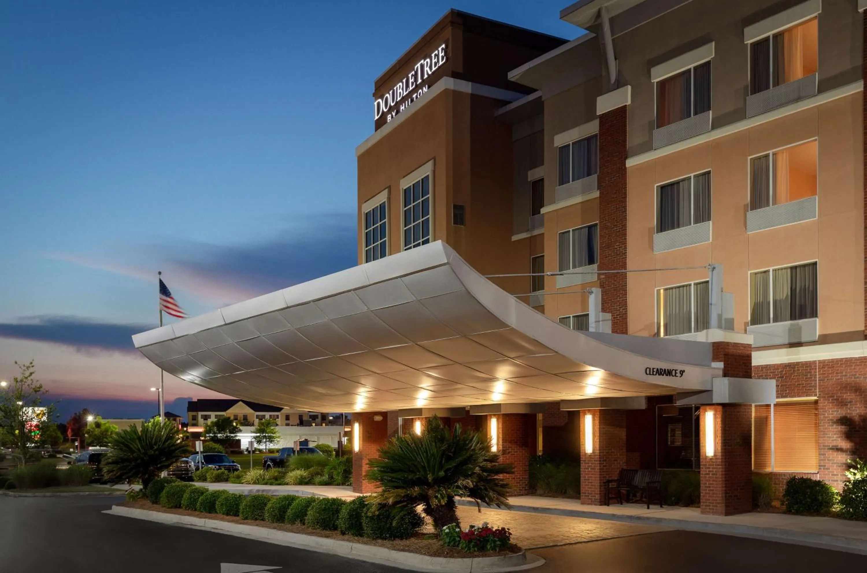 Property building in DoubleTree by Hilton Hotel Savannah Airport