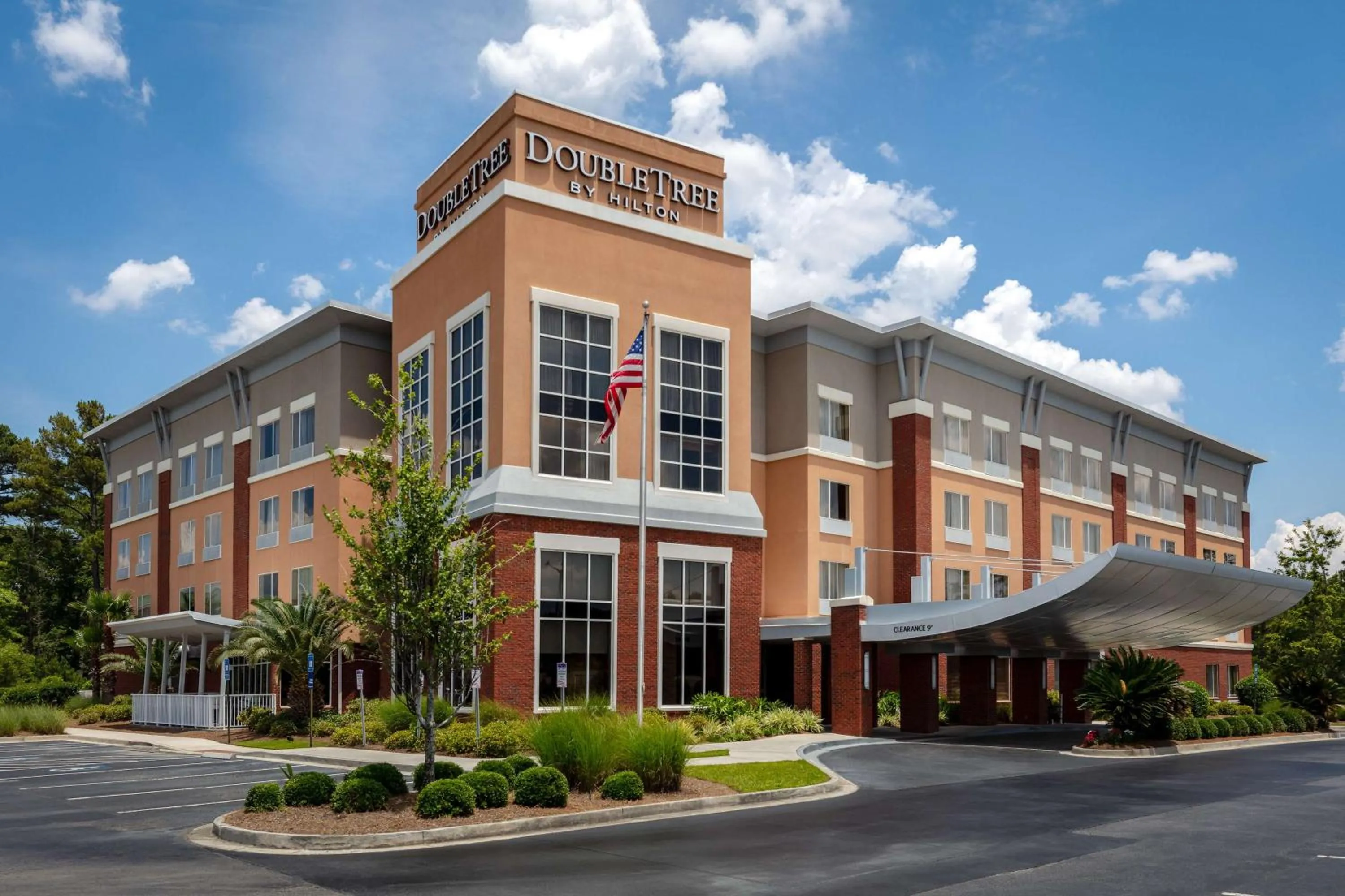 Property building in DoubleTree by Hilton Hotel Savannah Airport