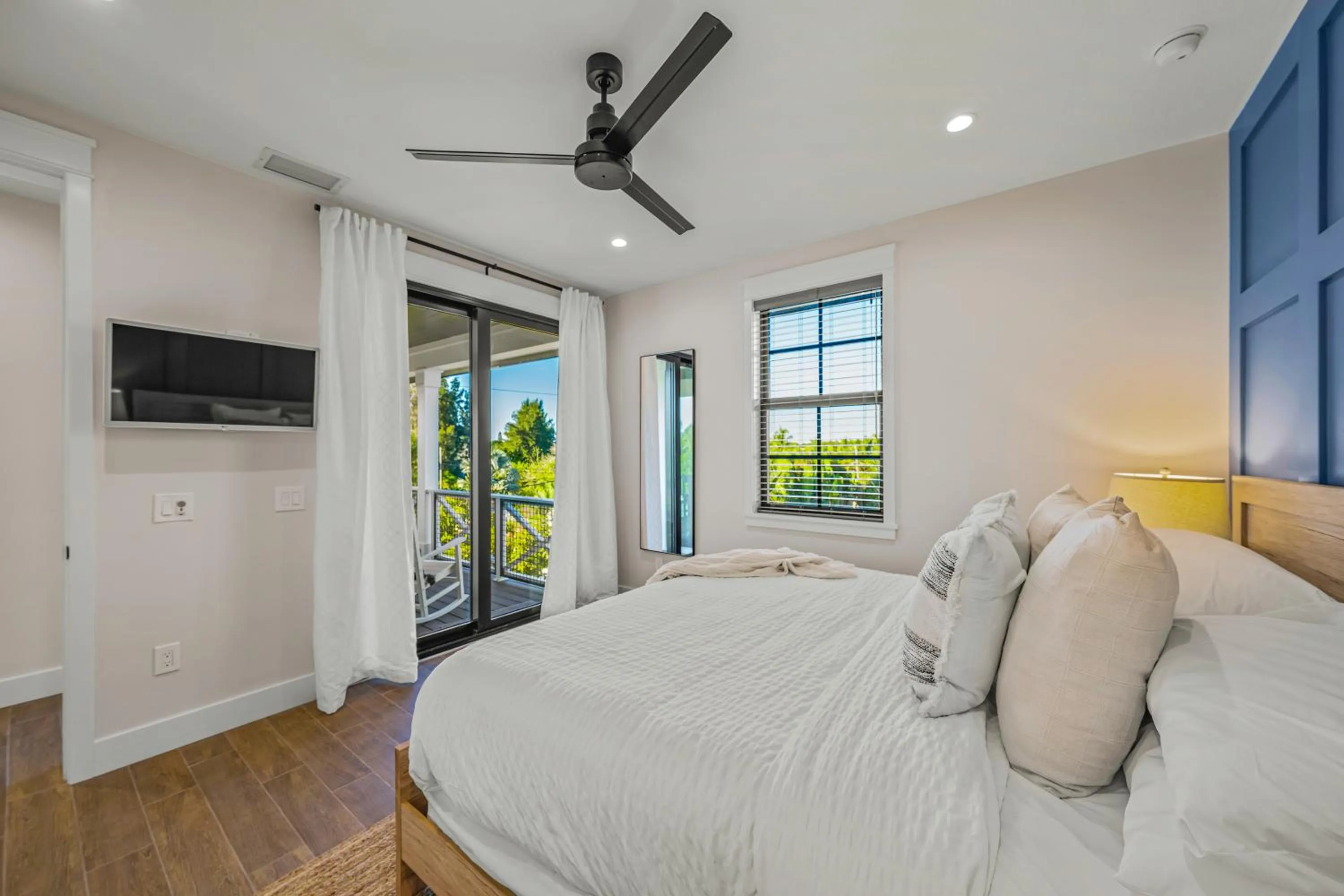 Photo of the whole room, Bed in Crescent Beach House