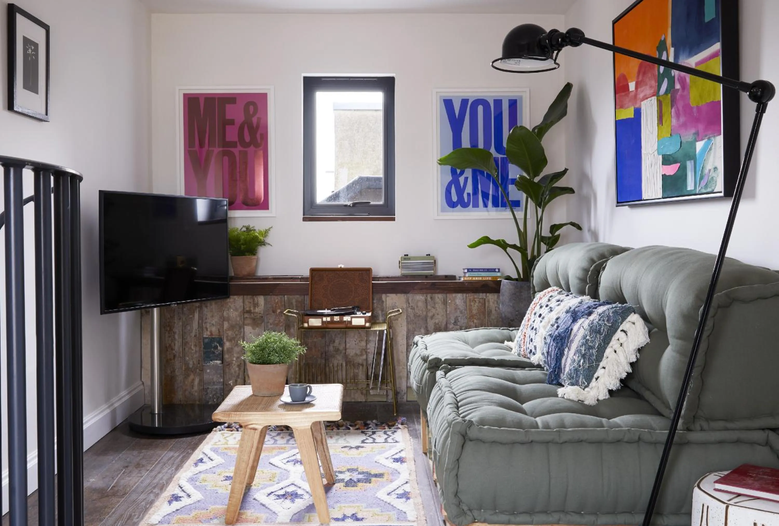 TV and multimedia in Artist Residence Bristol