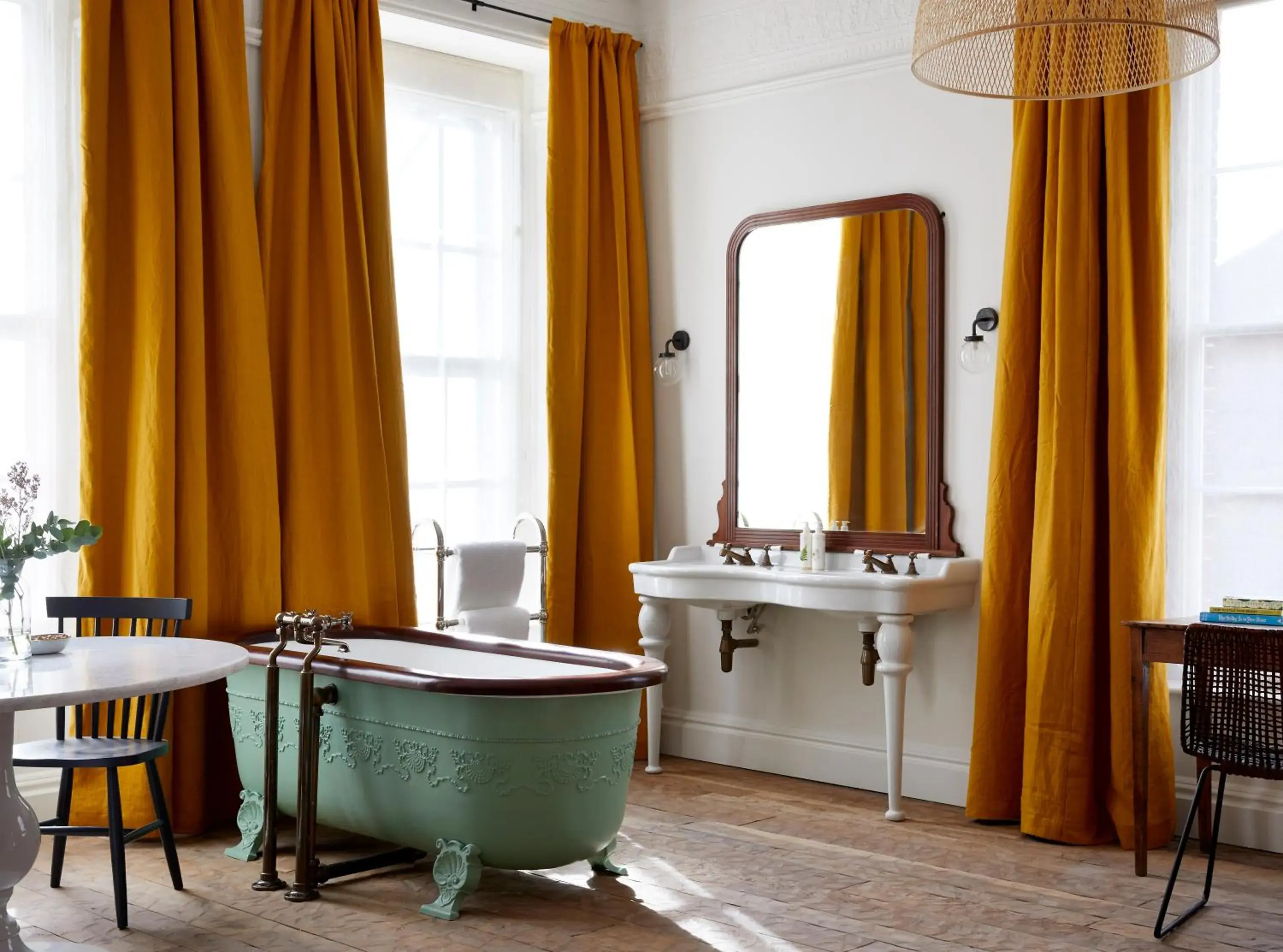 Superior King Suite in Artist Residence Bristol Superior King Suite in Artist Residence Bristol