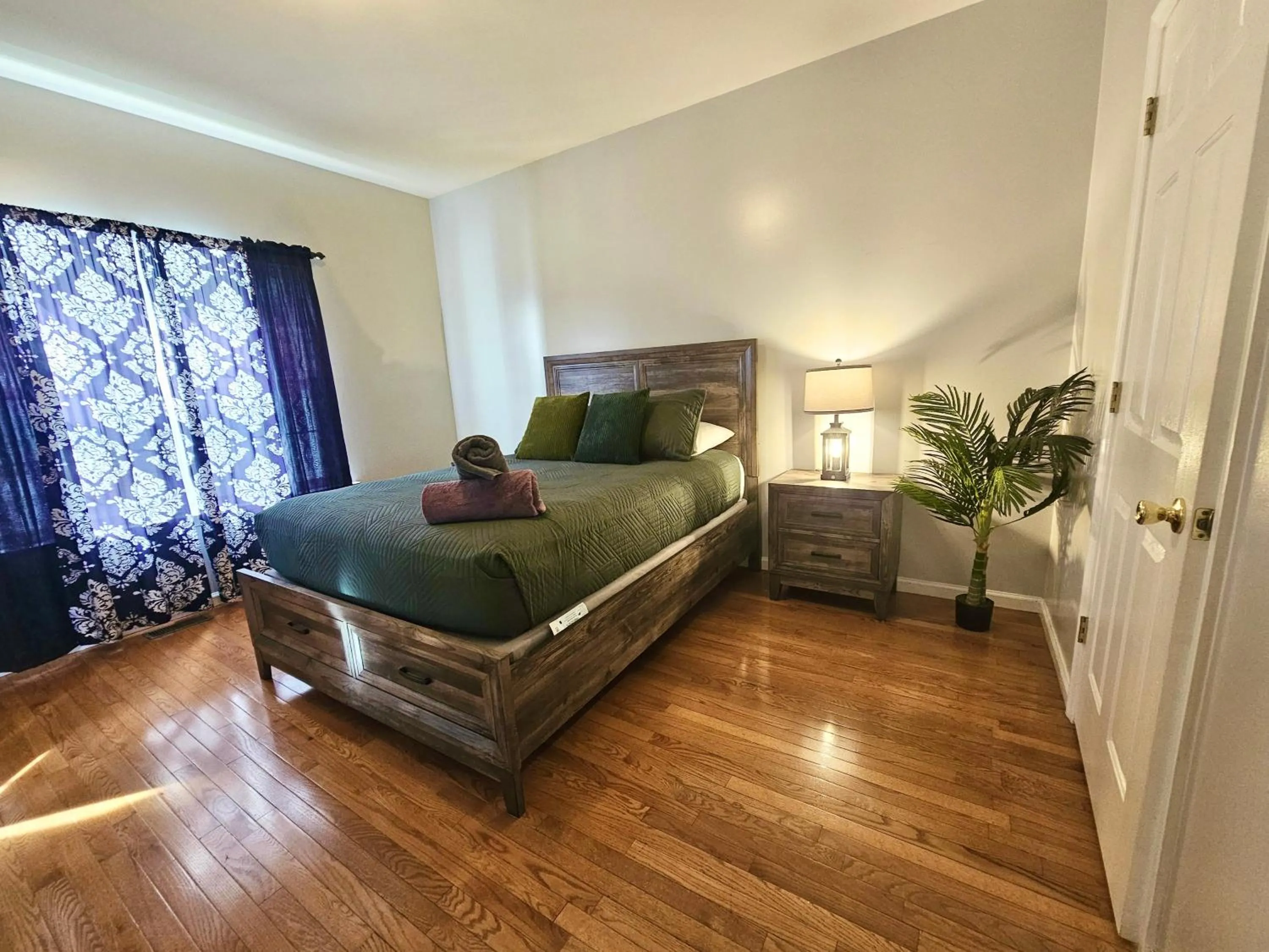 Bedroom, Bed in Luxury Villa with Hot Tub, Two Fire Pits, King Bed Suite, Game Room & Fenced Yard