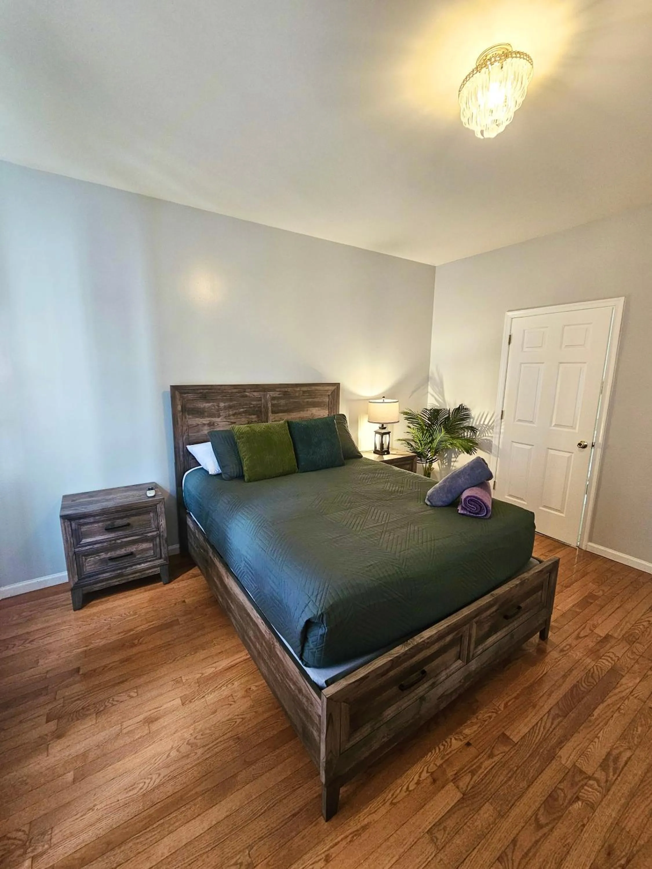 Bedroom, Bed in Luxury Villa with Hot Tub, Two Fire Pits, King Bed Suite, Game Room & Fenced Yard