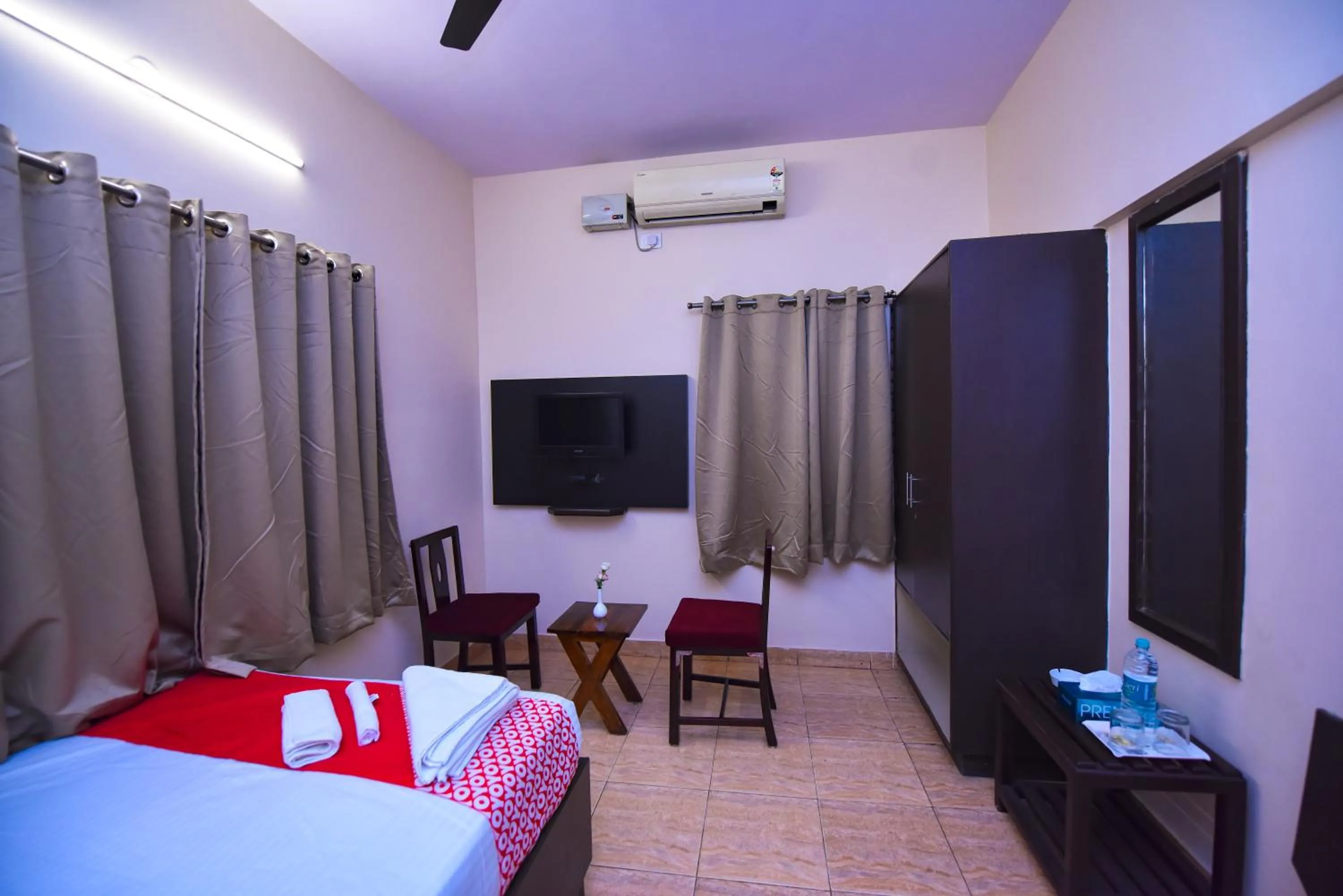 Photo of the whole room, Bed in The Residency Marathahalli