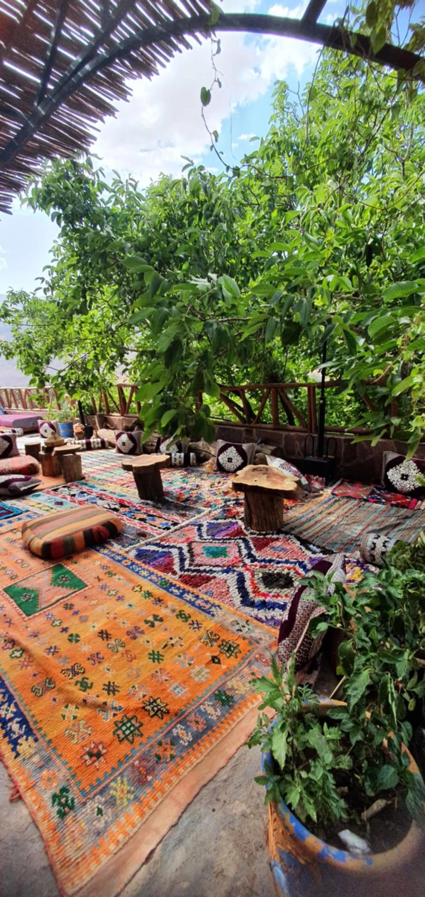 Restaurant/places to eat in Chez Imnir