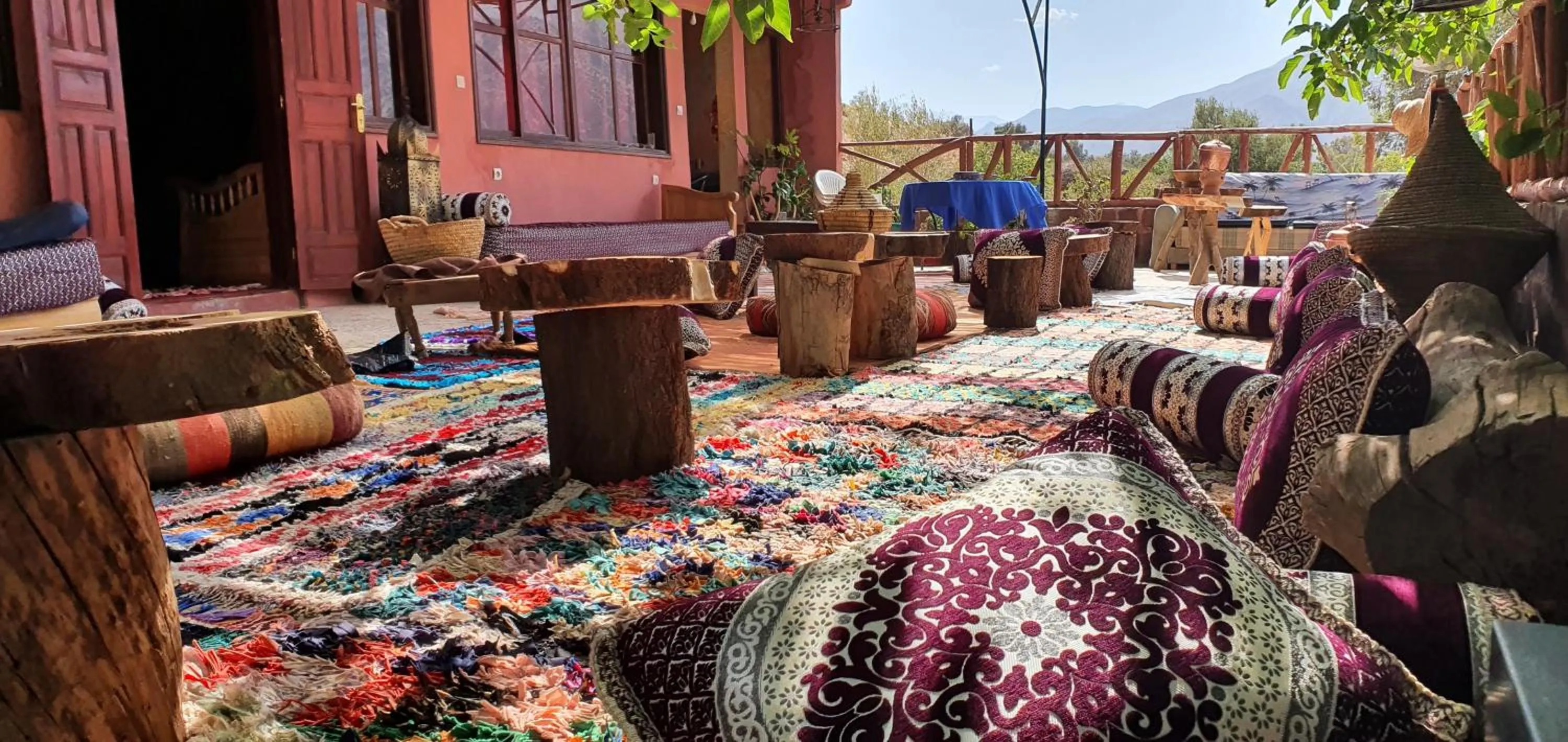 Restaurant/places to eat in Chez Imnir