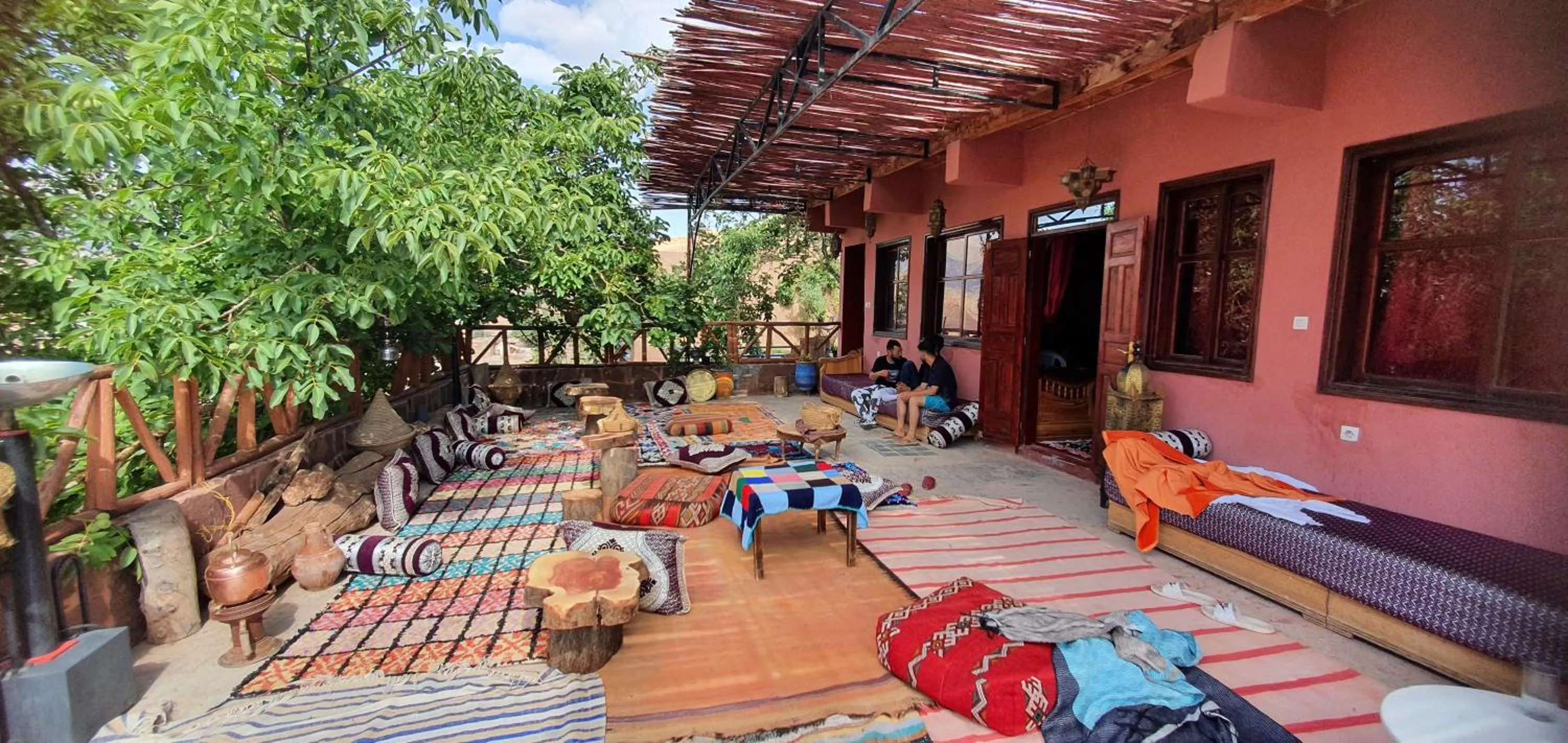 Restaurant/places to eat in Chez Imnir