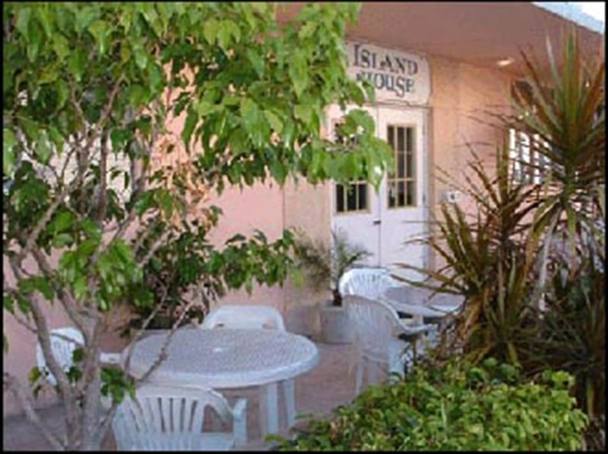 Facade/entrance in Island House South Beach