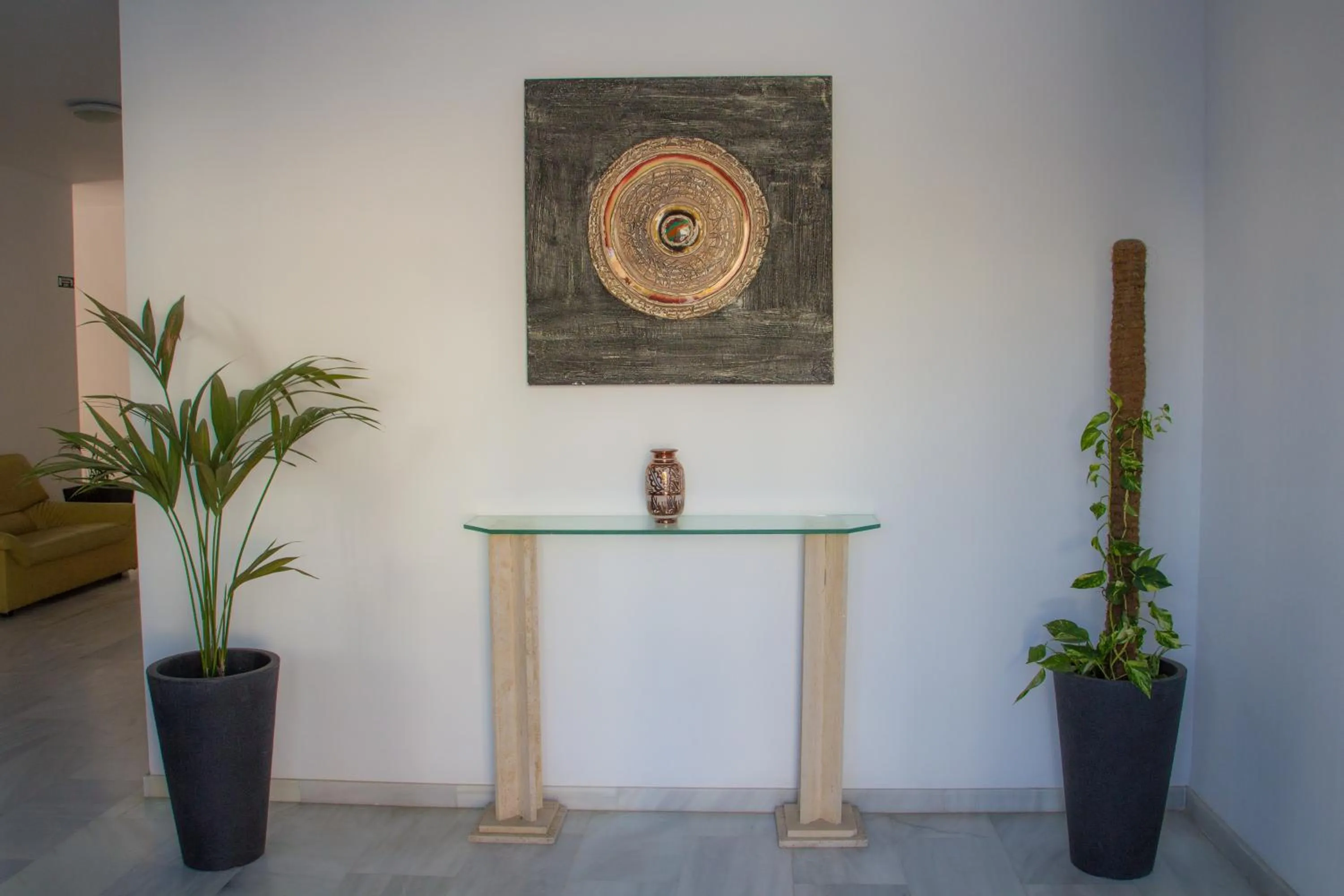 Area and facilities in AT Almoraide Rooms Suites