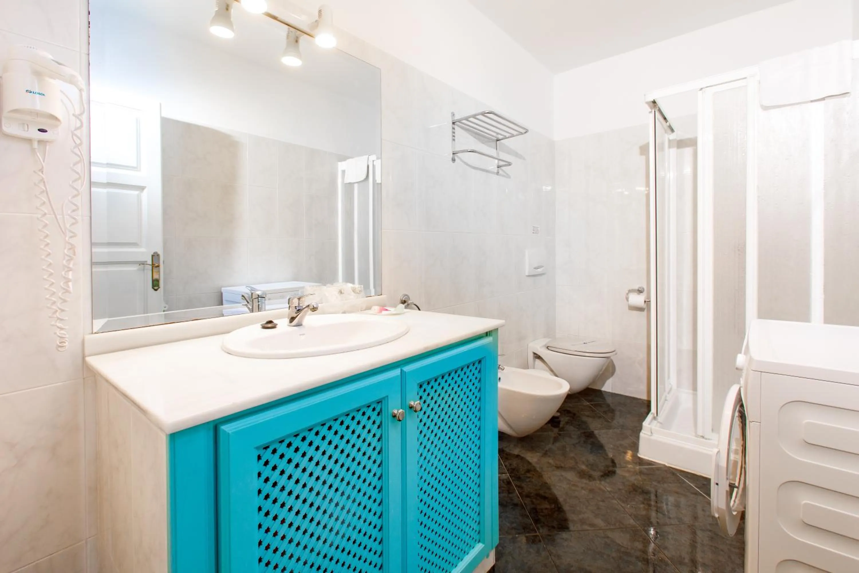 Bathroom in AT Almoraide Rooms Suites