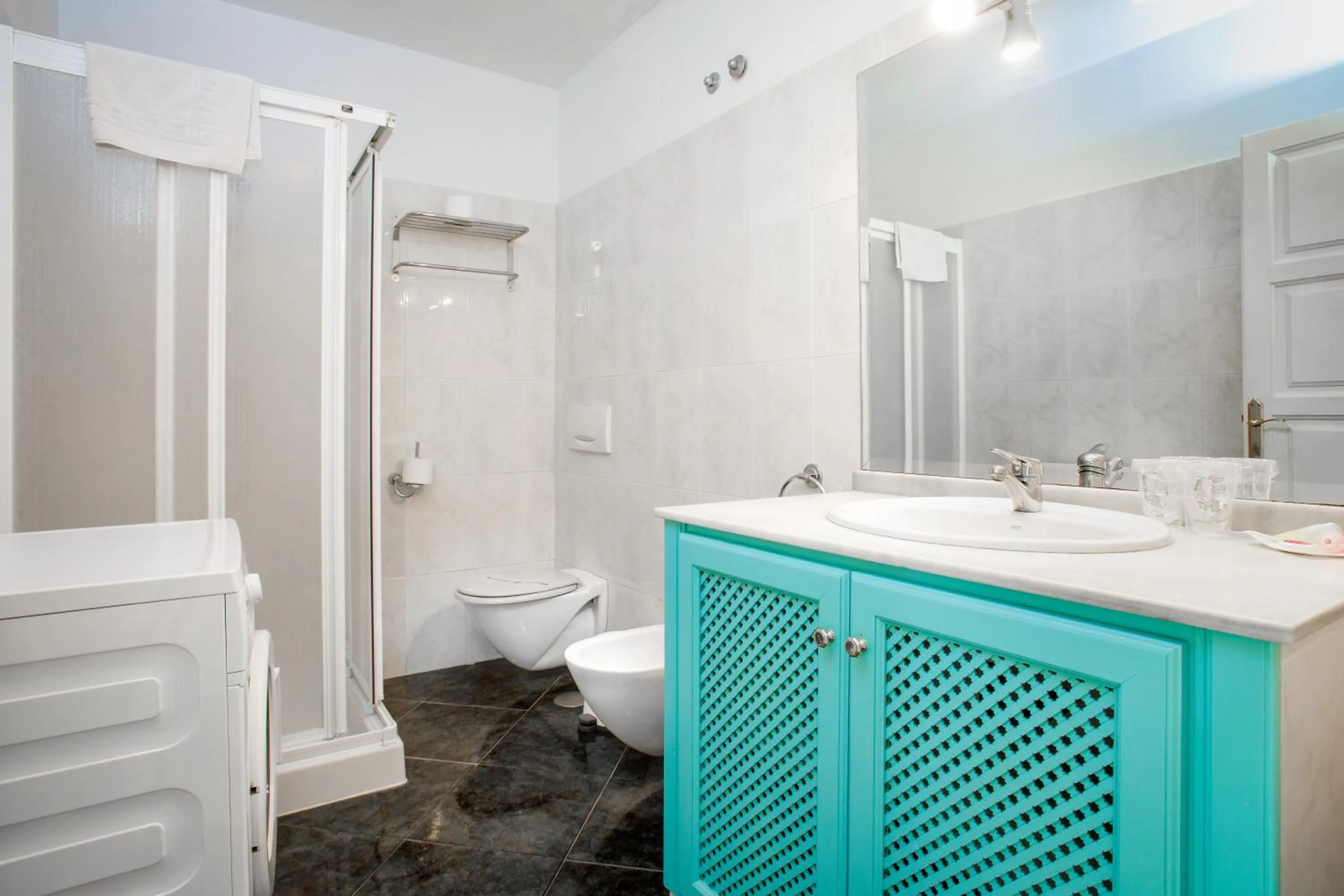 Bathroom in AT Almoraide Rooms Suites