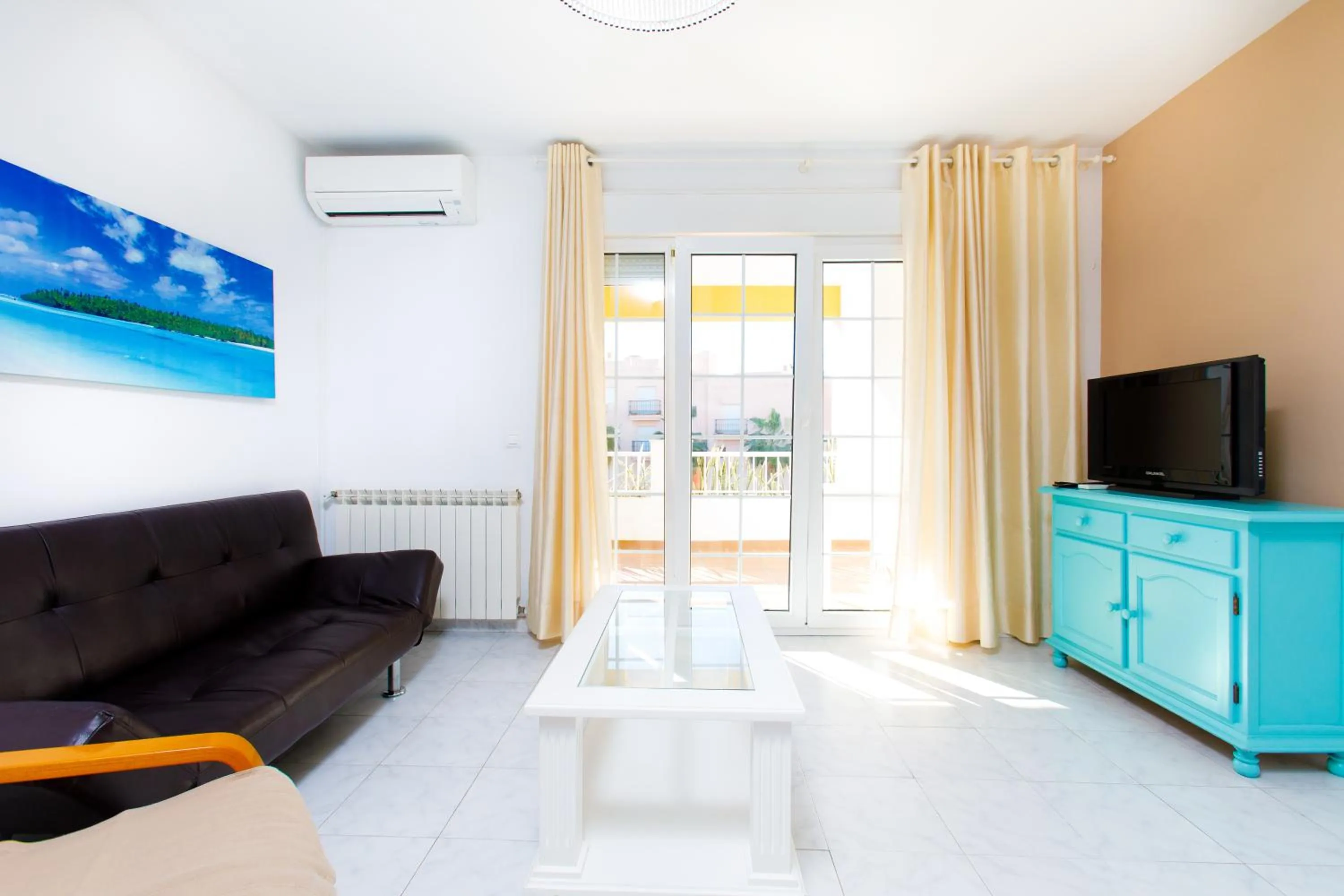 TV and multimedia in AT Almoraide Rooms Suites