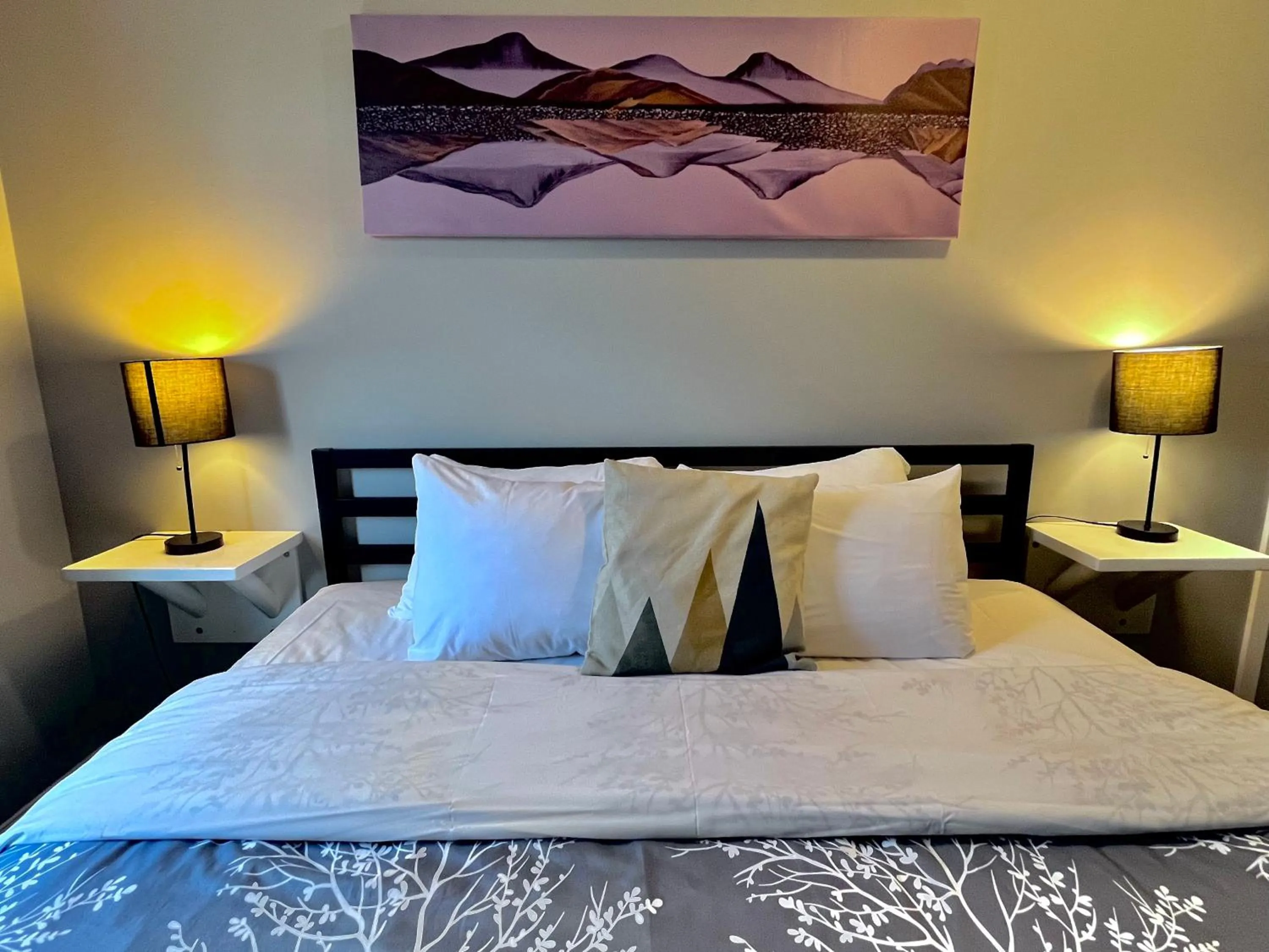 Bed in Canadian Rockies Chalets by Trilink - 2 & 3 Bedroom Condos - Self Check-In - Walking Distance to Downtown - Free Parking - Pet-Friendly - No AC