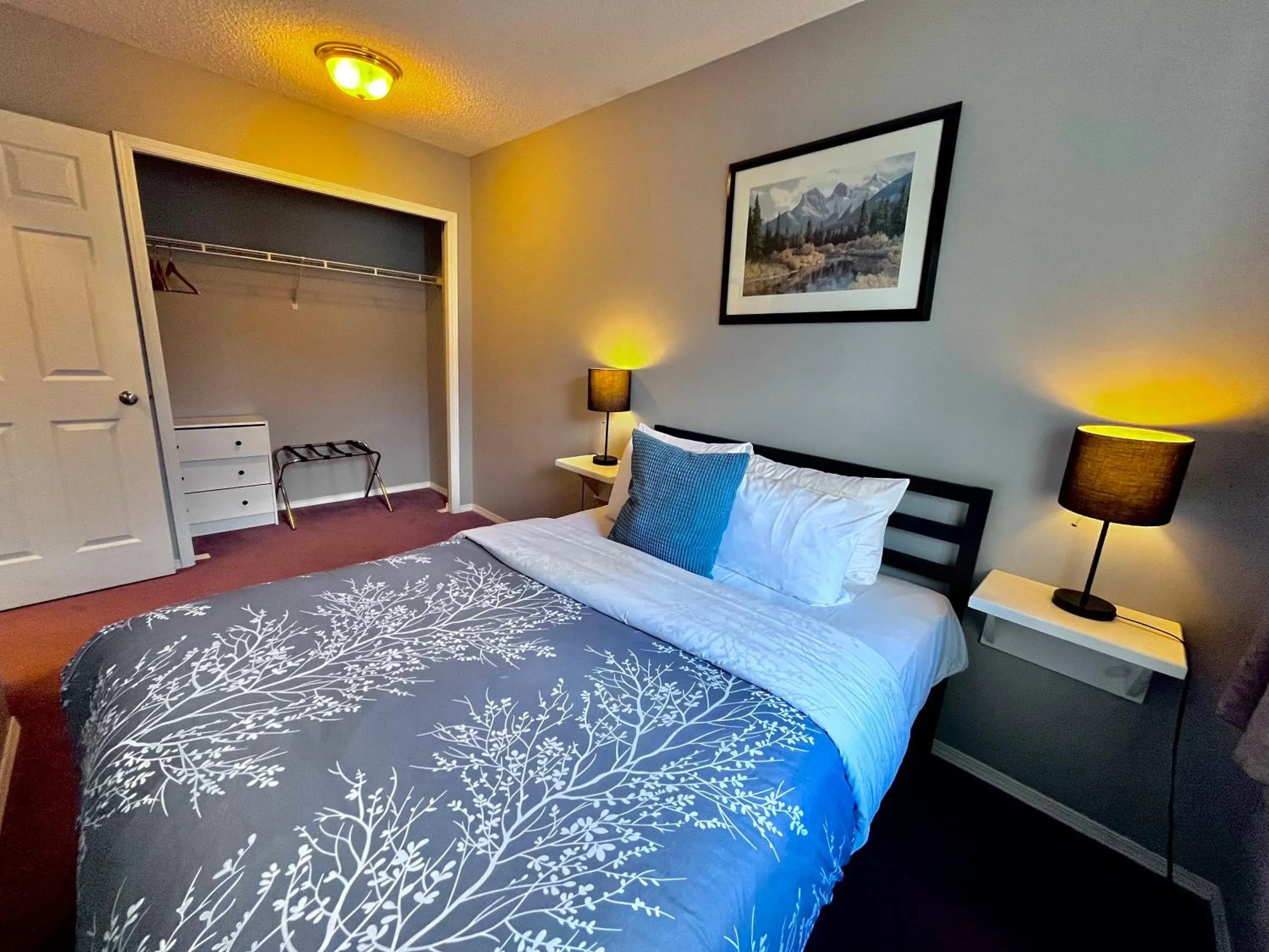 Bed in Canadian Rockies Chalets by Trilink - 2 & 3 Bedroom Condos - Self Check-In - Walking Distance to Downtown - Free Parking - Pet-Friendly - No AC