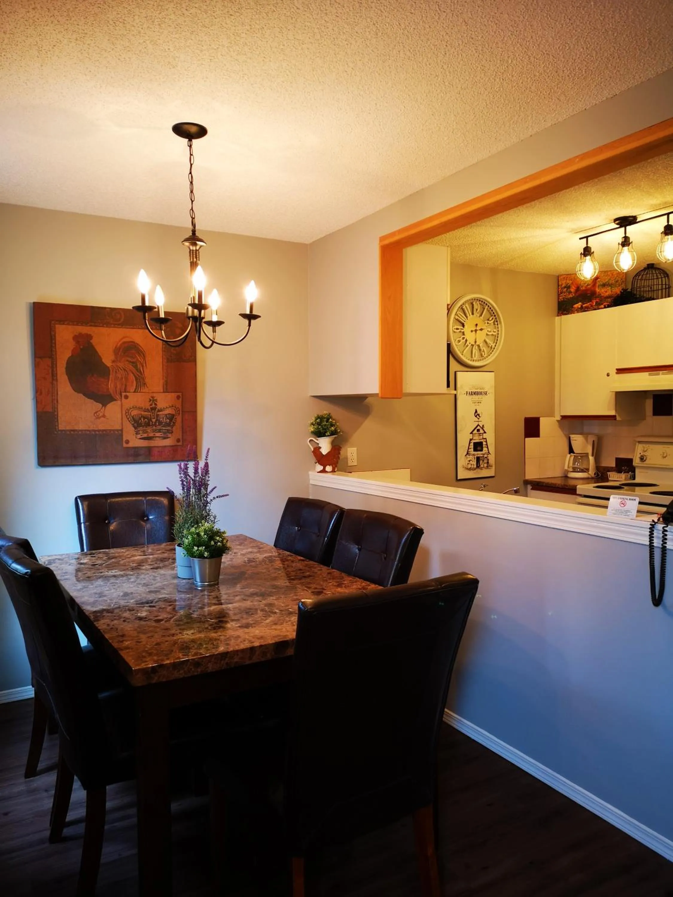 Dining area in Canadian Rockies Chalets by Trilink - 2 & 3 Bedroom Condos - Self Check-In - Walking Distance to Downtown - Free Parking - Pet-Friendly - No AC