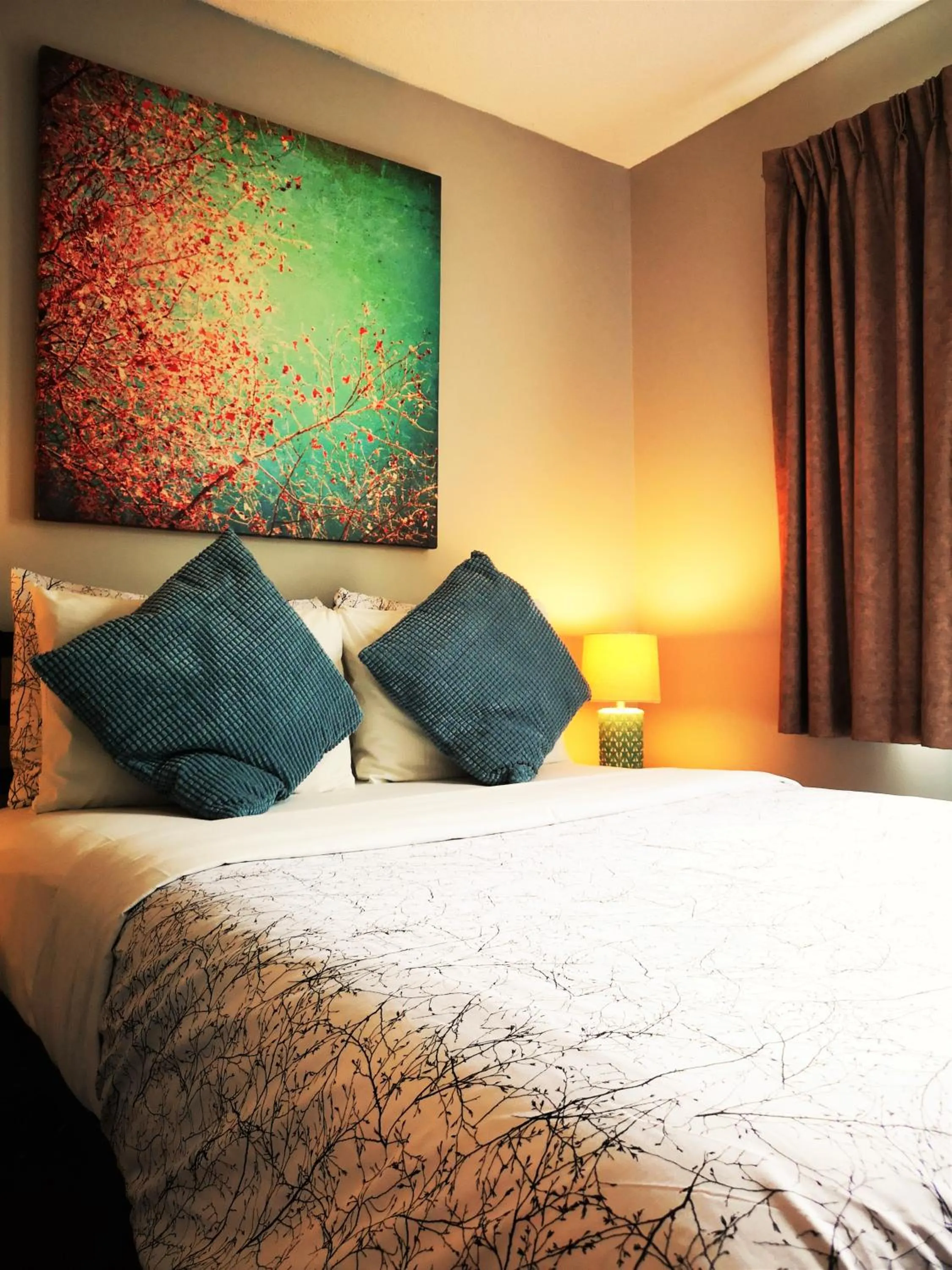 Bedroom, Bed in Canadian Rockies Chalets by Trilink - 2 & 3 Bedroom Condos - Self Check-In - Walking Distance to Downtown - Free Parking - Pet-Friendly - No AC