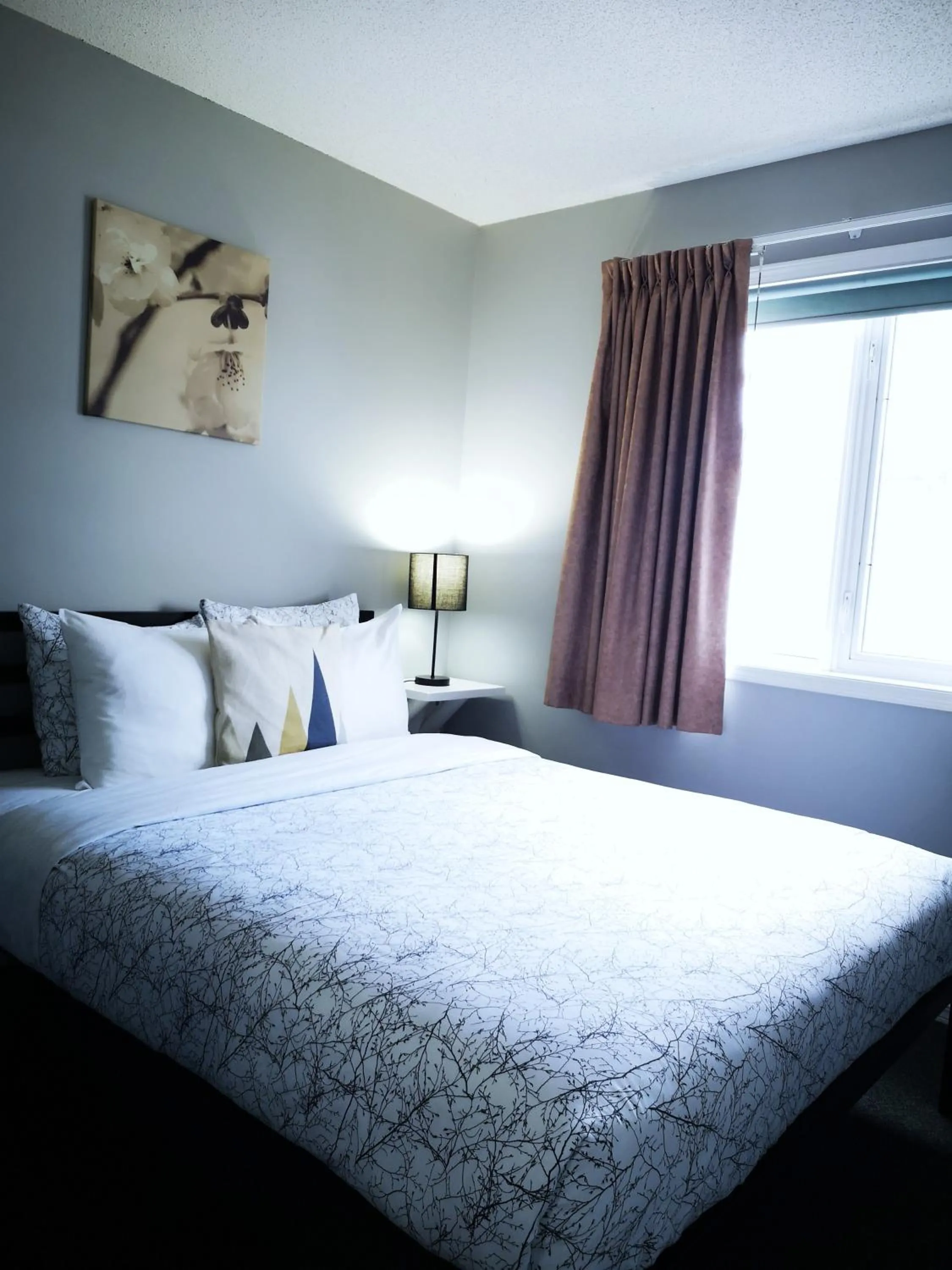 Bed in Canadian Rockies Chalets by Trilink - 2 & 3 Bedroom Condos - Self Check-In - Walking Distance to Downtown - Free Parking - Pet-Friendly - No AC