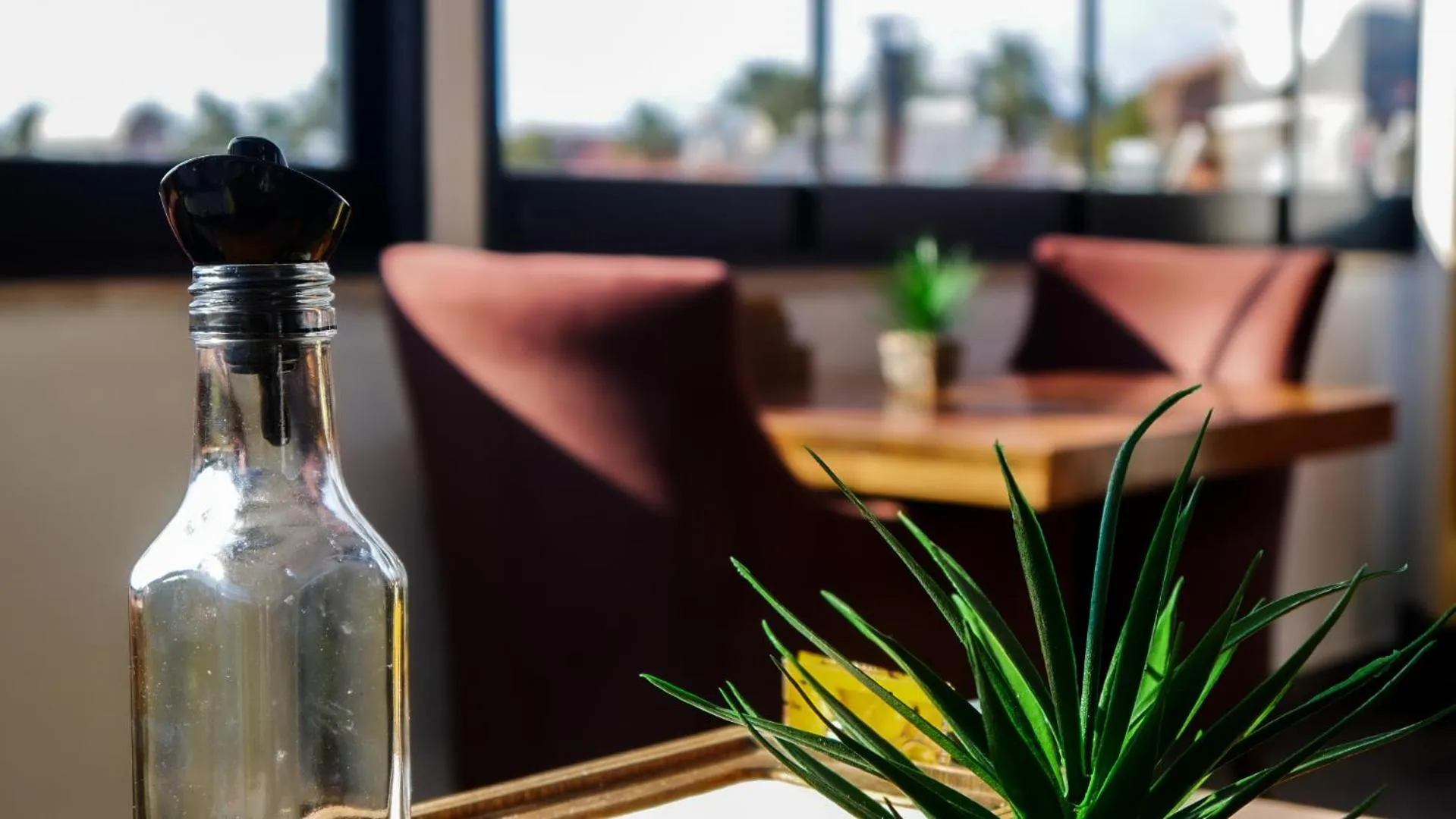 Restaurant/places to eat in Nefis Hotel City