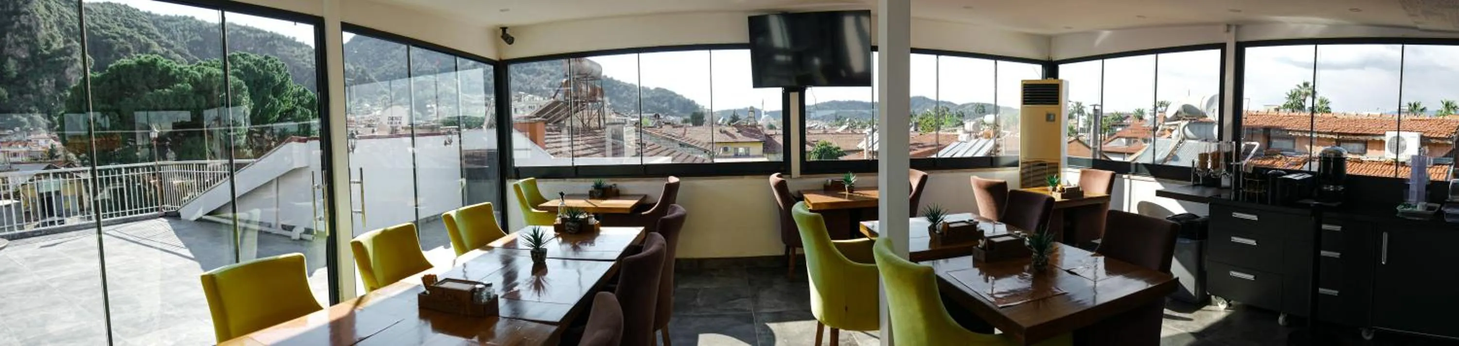 Restaurant/places to eat in Nefis Hotel City