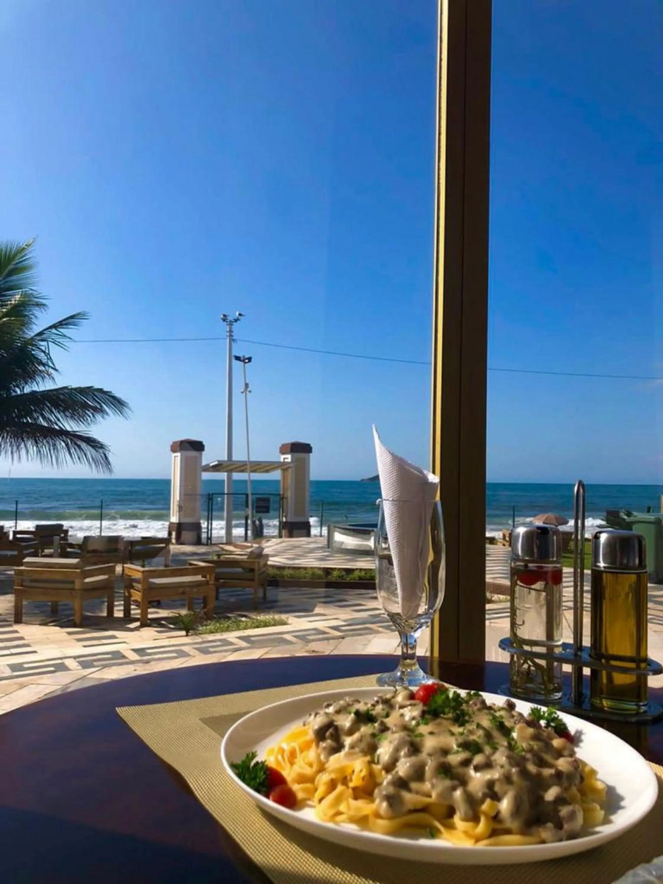 Food and drinks in Ingleses Palace Hotel