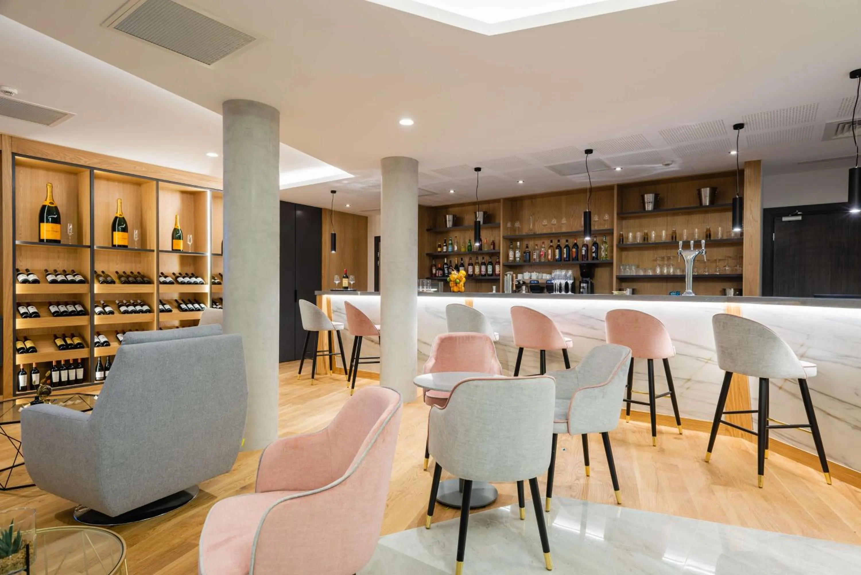 Lounge or bar in Brit Hotel Paris Orly Rungis