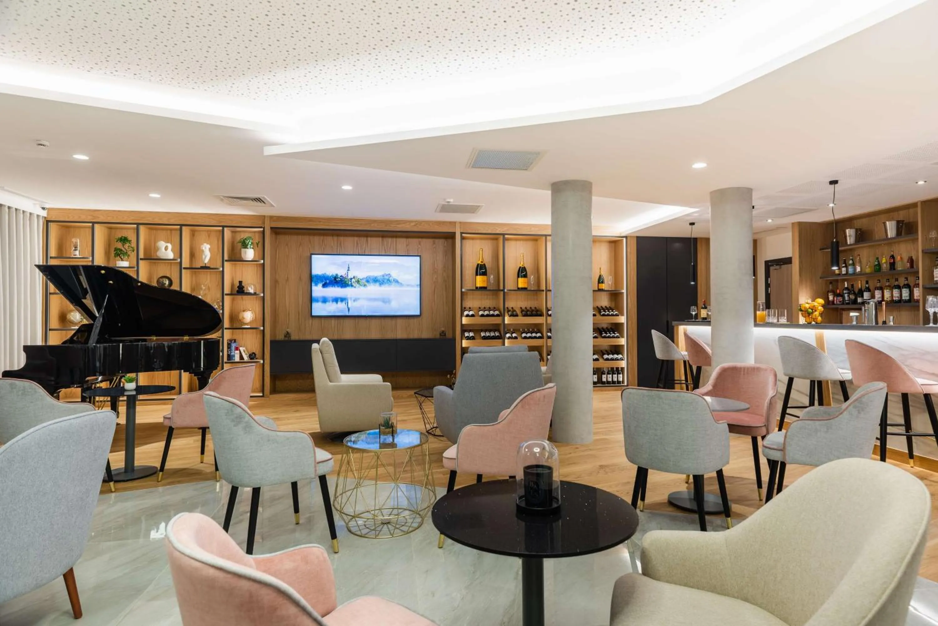 Lounge or bar in Brit Hotel Paris Orly Rungis
