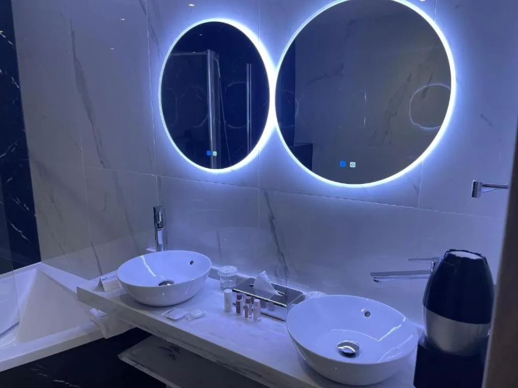 Bathroom in Brit Hotel Paris Orly Rungis