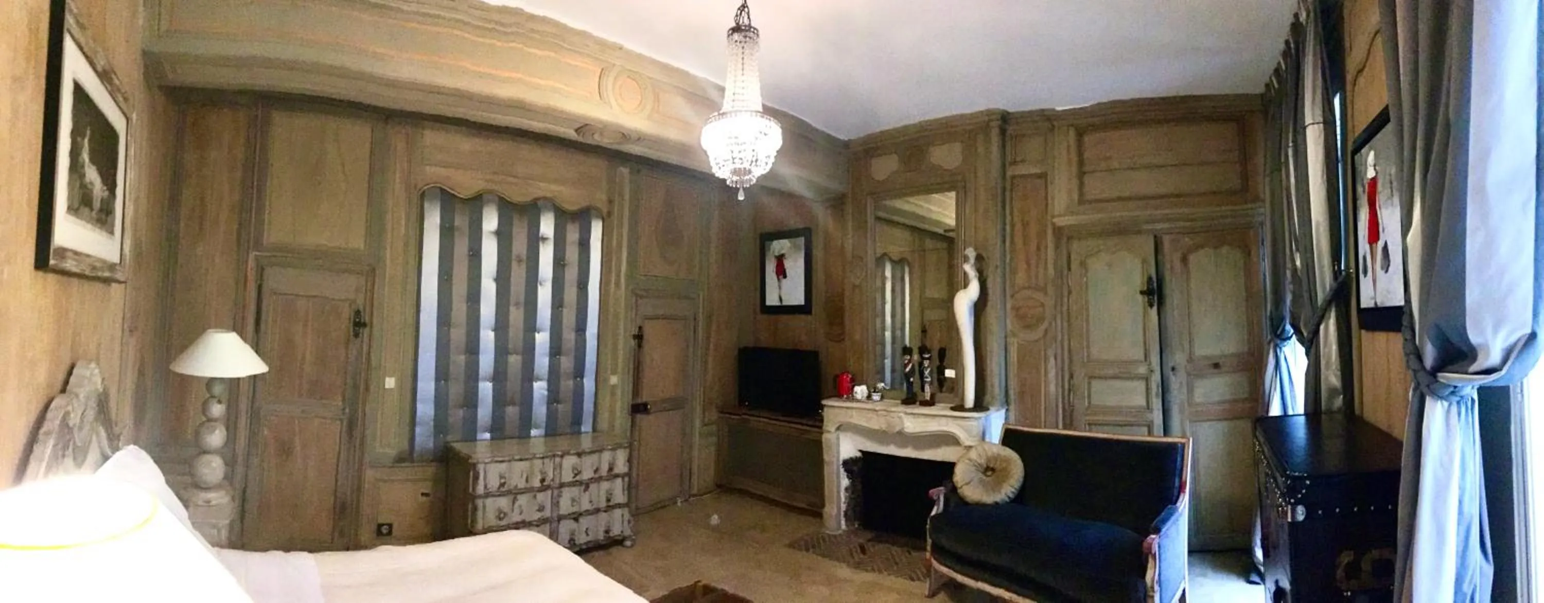 Photo of the whole room, Bed in Demeure des Vieux Bains