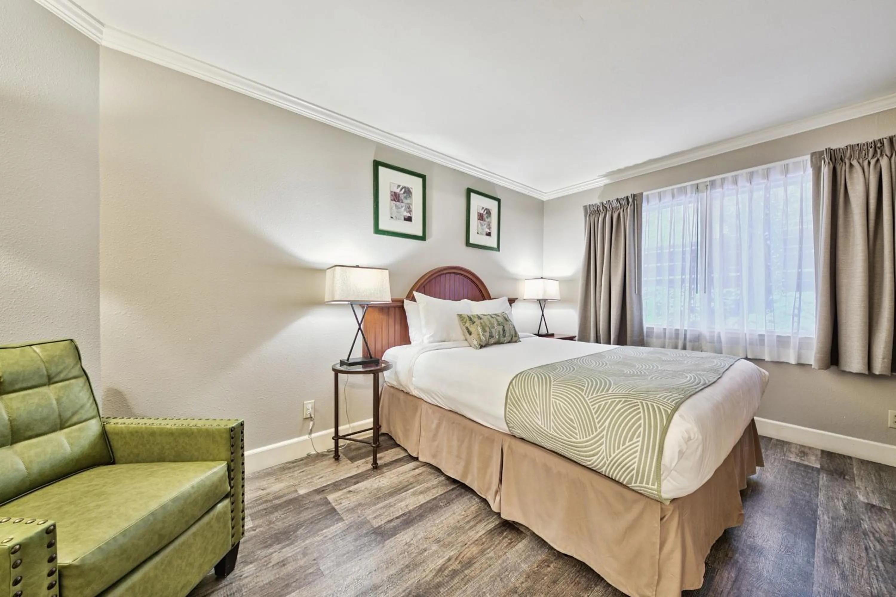 Bed in Forest Suites Resort at the Heavenly Village