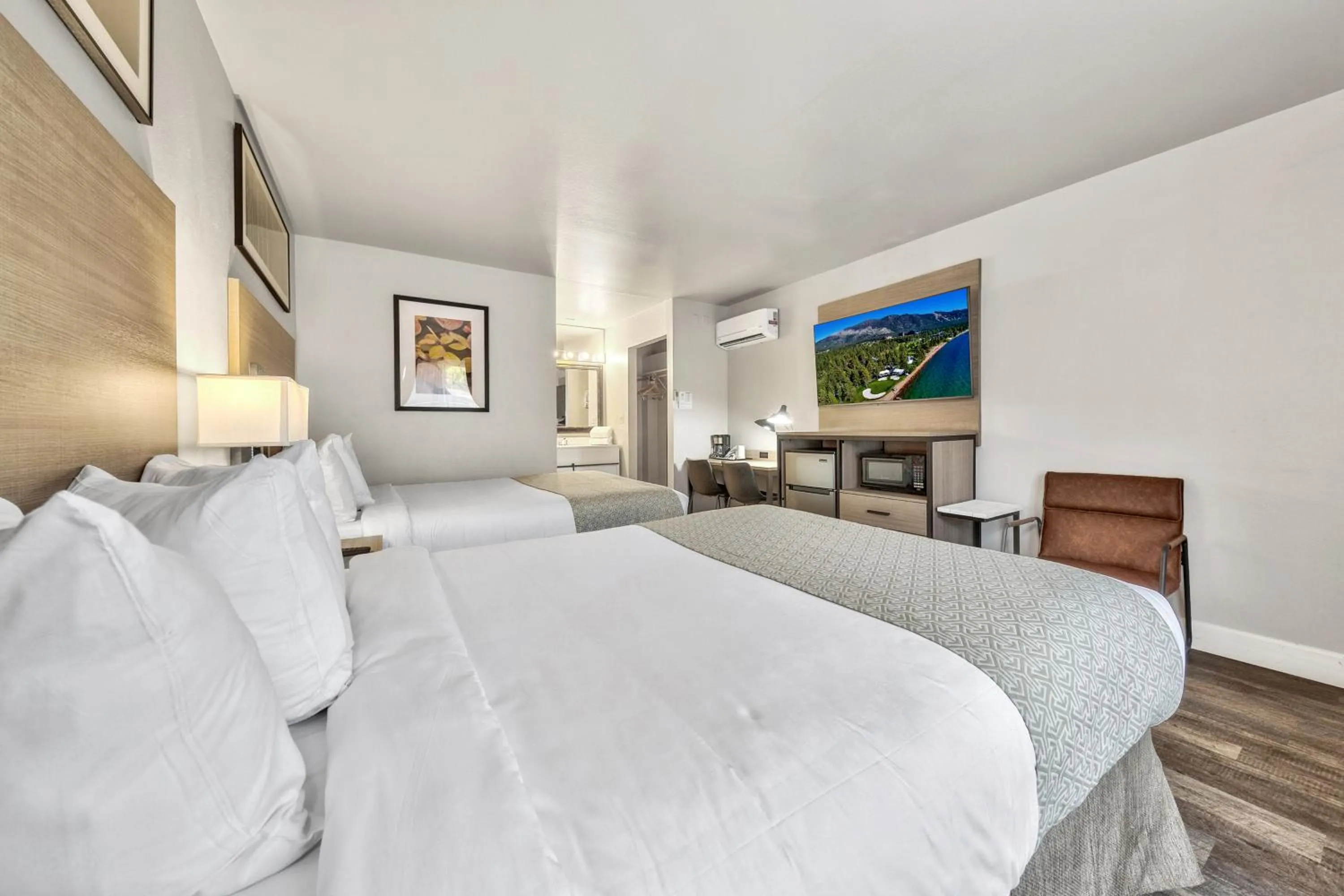 Bed in Forest Suites Resort at the Heavenly Village