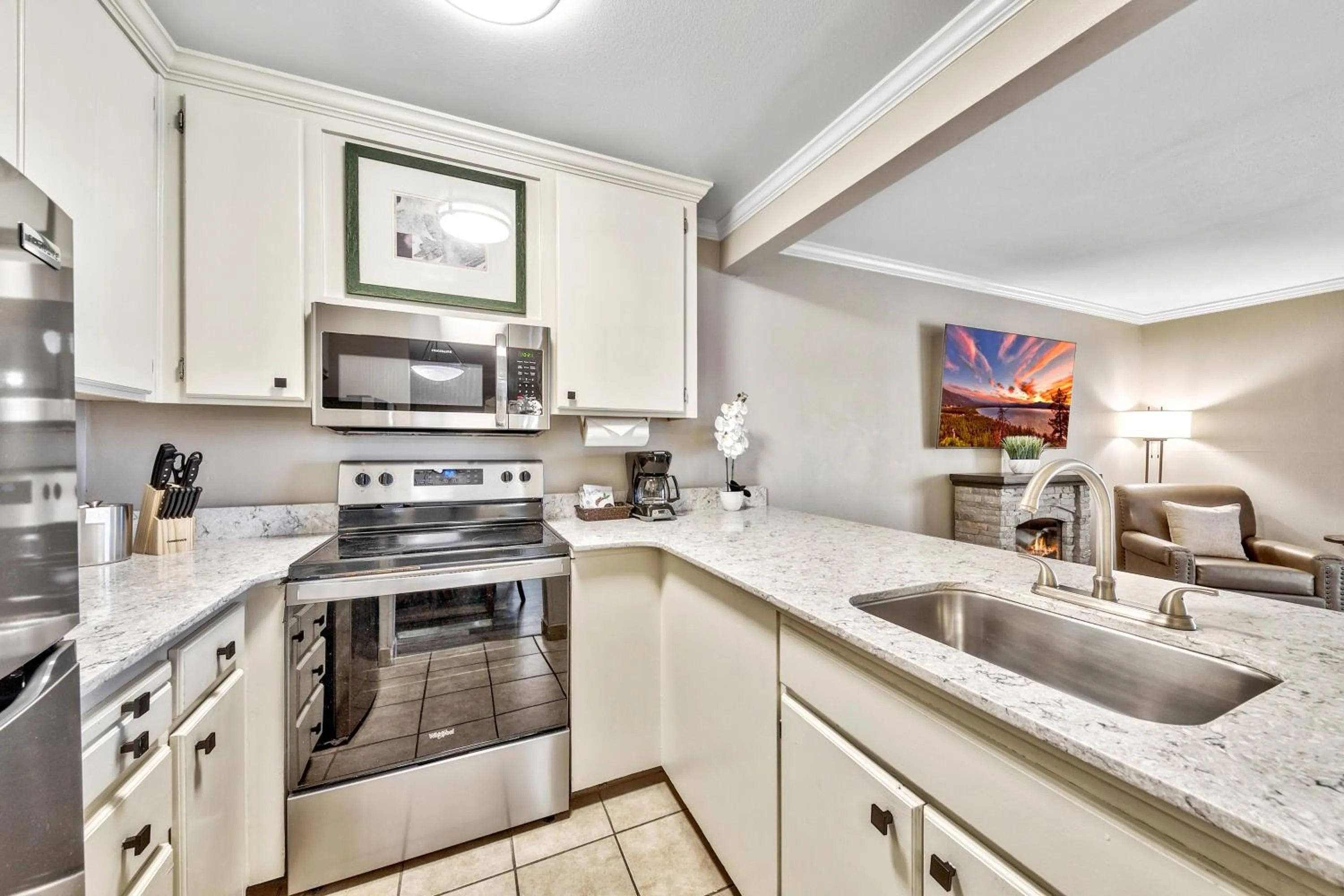 Kitchen or kitchenette in Forest Suites Resort at the Heavenly Village