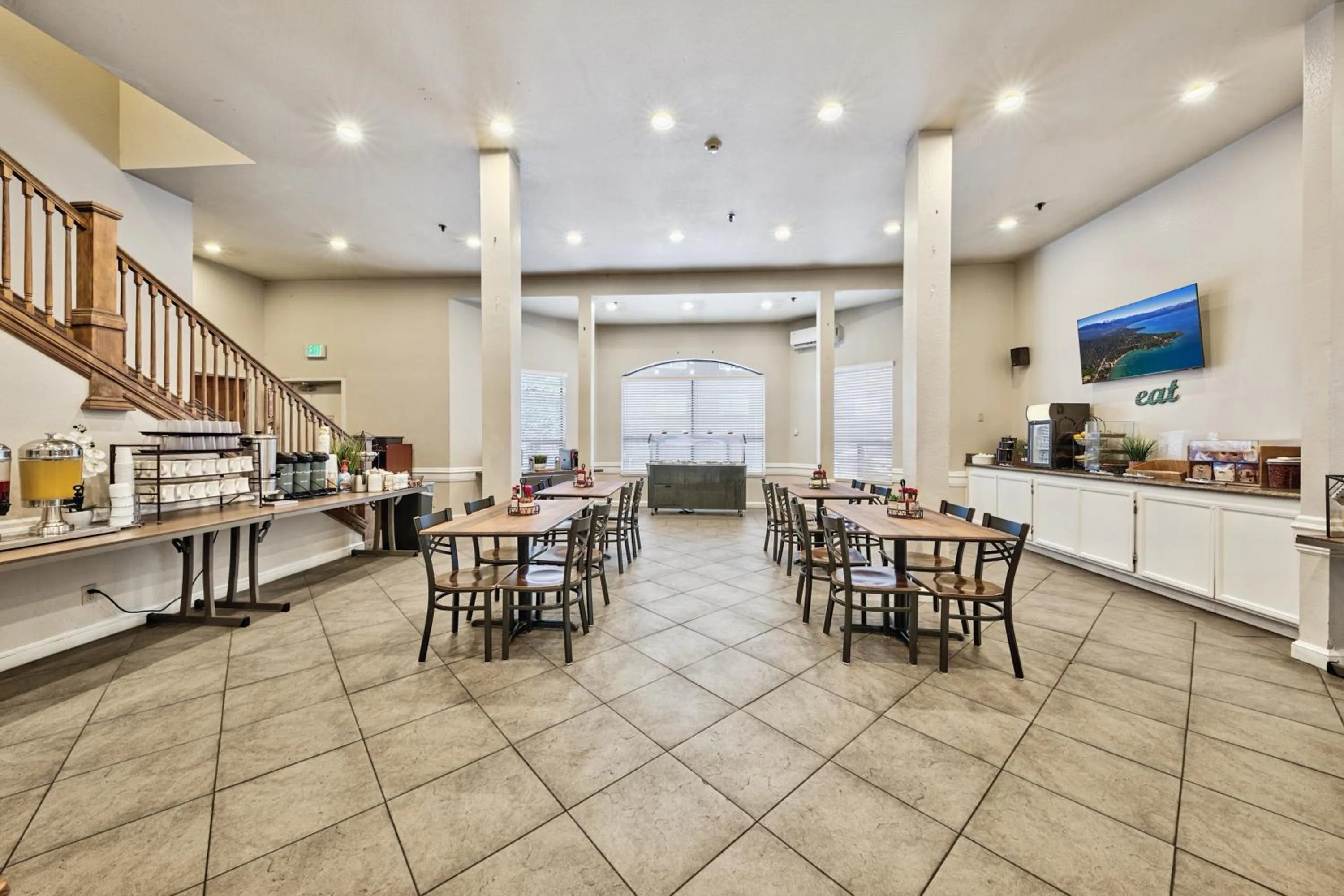 Breakfast in Forest Suites Resort at the Heavenly Village