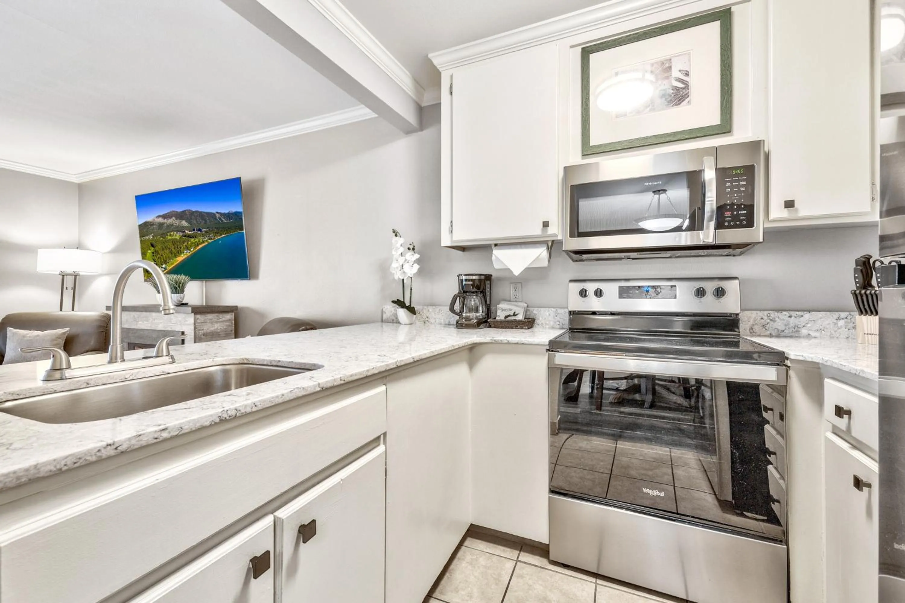 Kitchen or kitchenette in Forest Suites Resort at the Heavenly Village