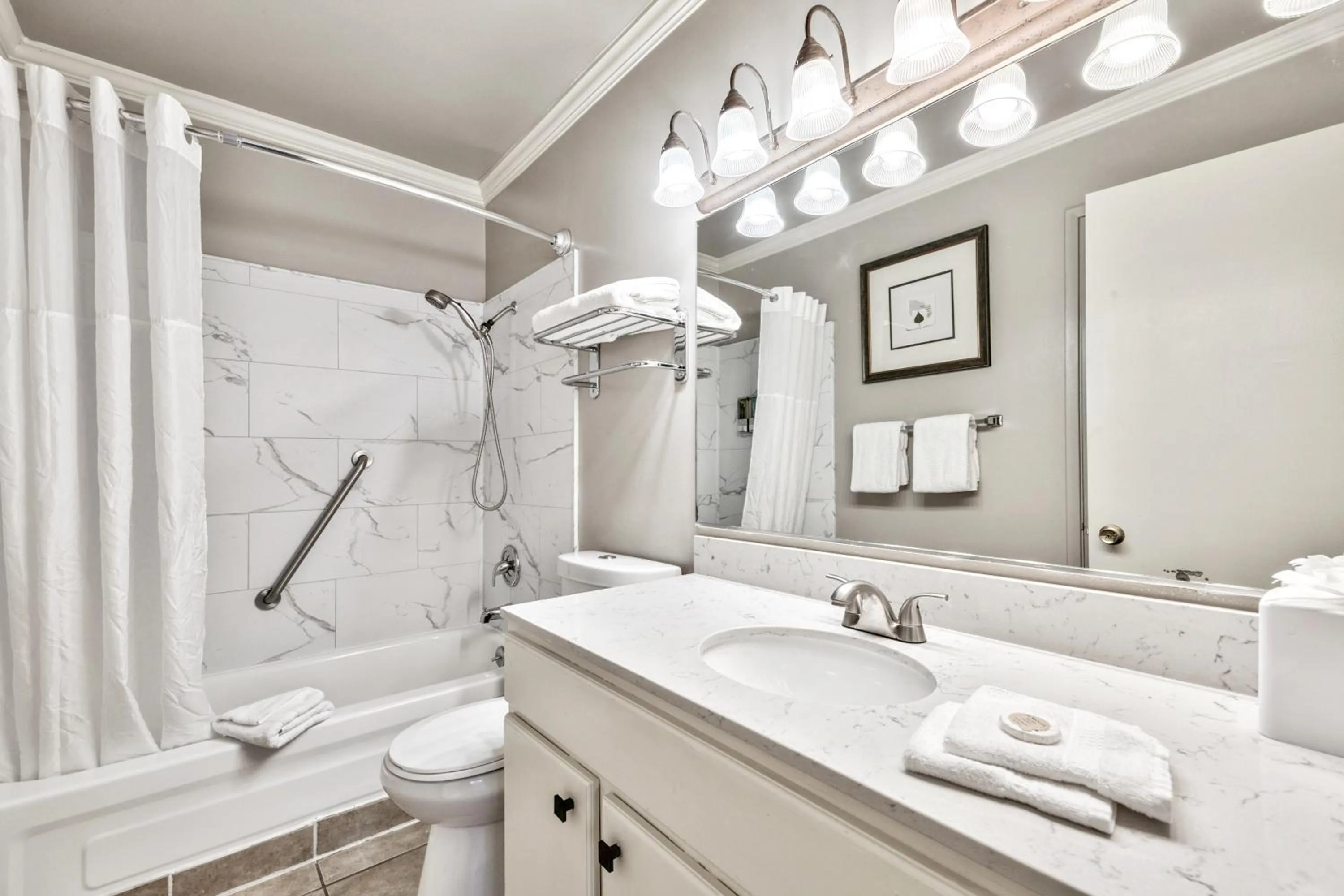 Bathroom in Forest Suites Resort at the Heavenly Village