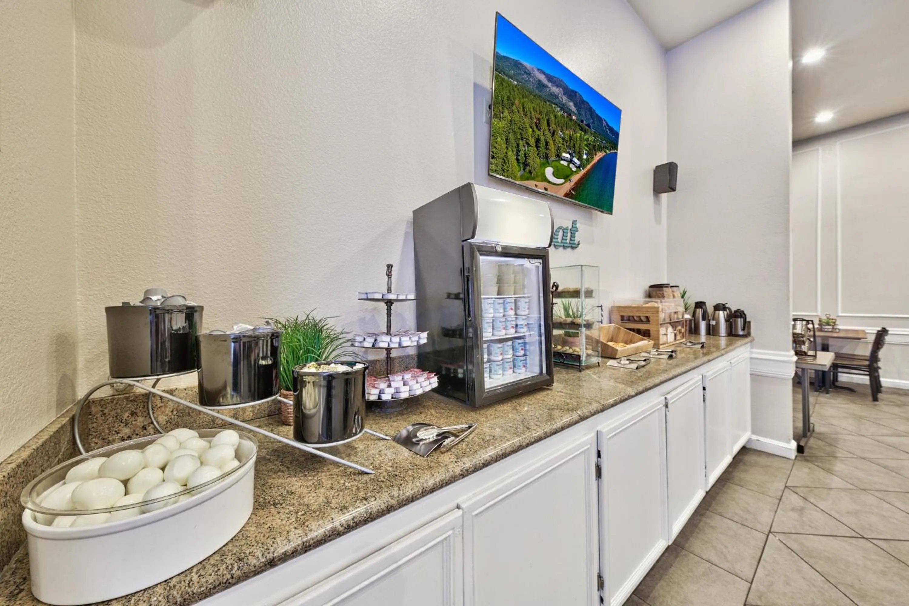 Breakfast in Forest Suites Resort at the Heavenly Village