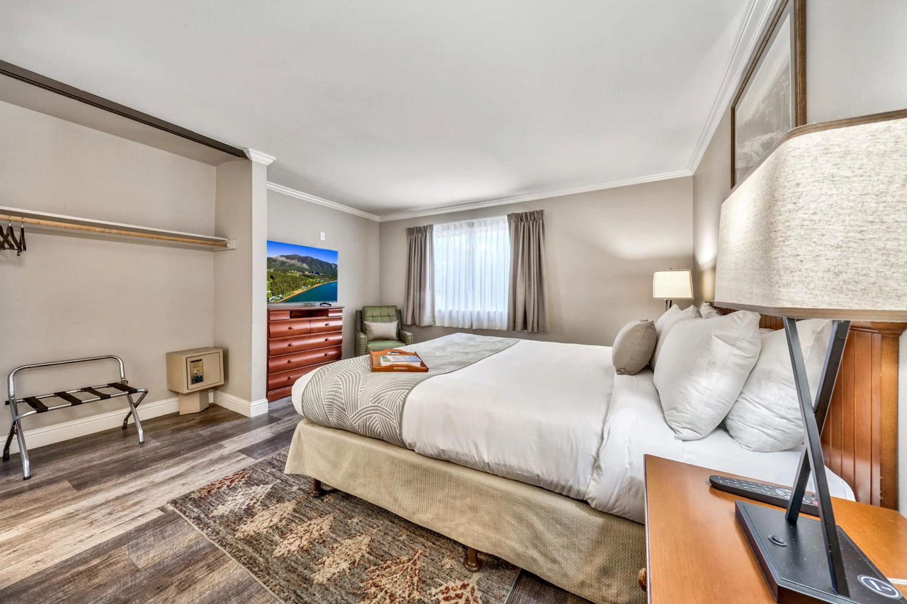 Bed in Forest Suites Resort at the Heavenly Village