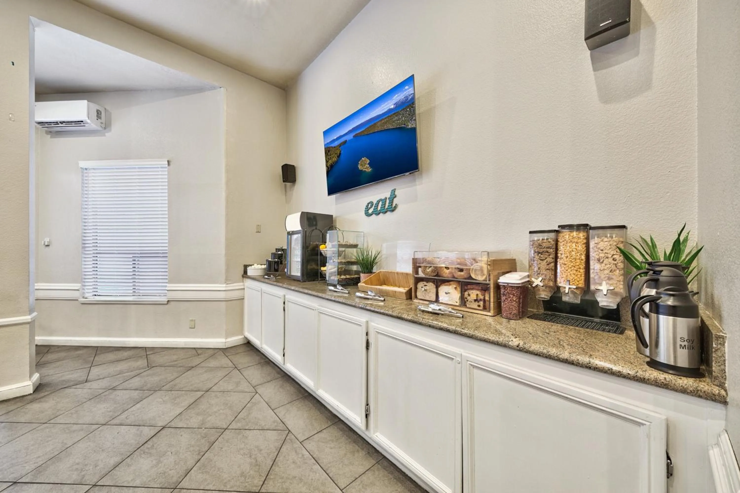 Breakfast in Forest Suites Resort at the Heavenly Village