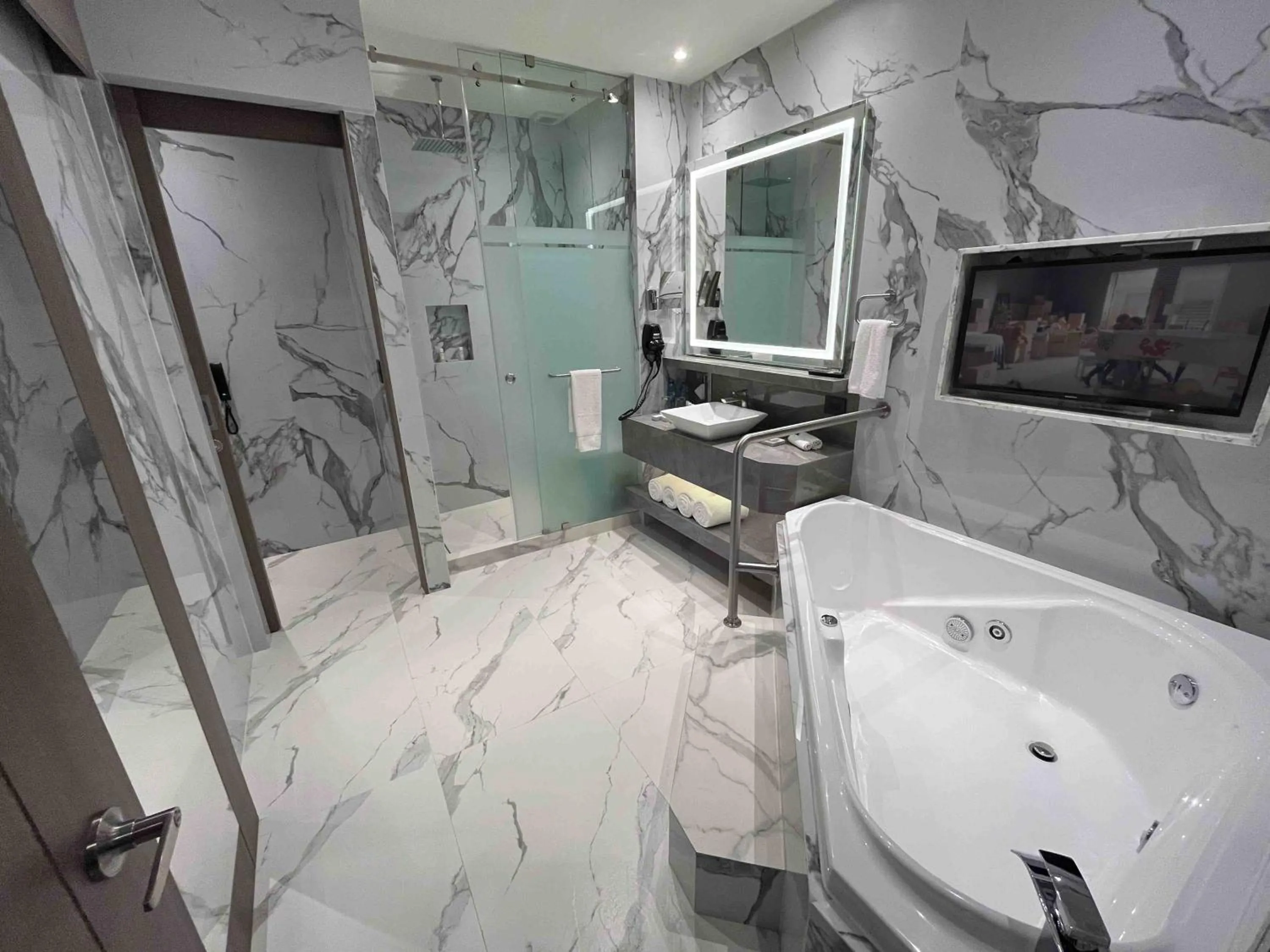 Bath in Safi Royal Luxury Metropolitan