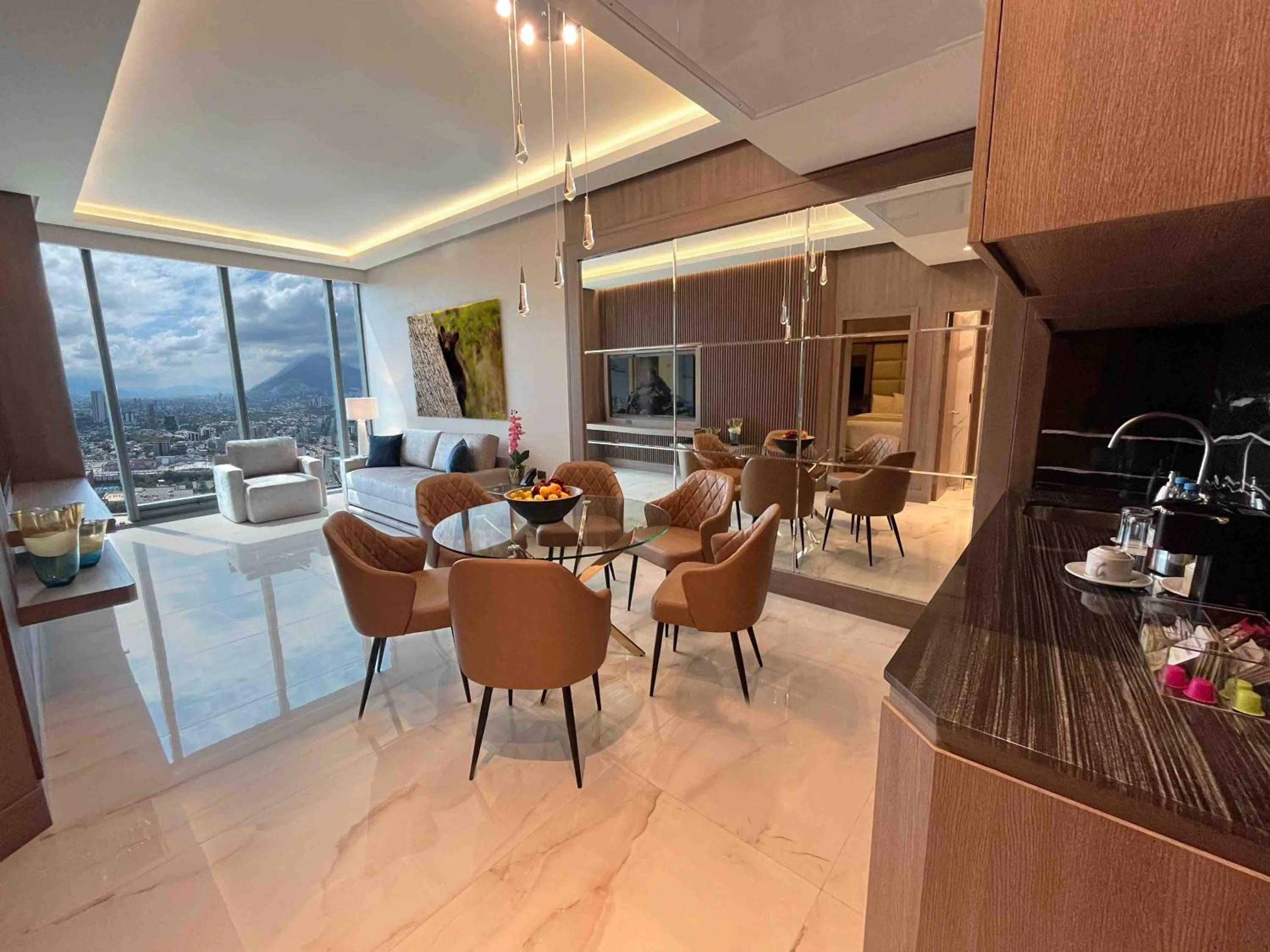 Safi Royal Luxury Metropolitan