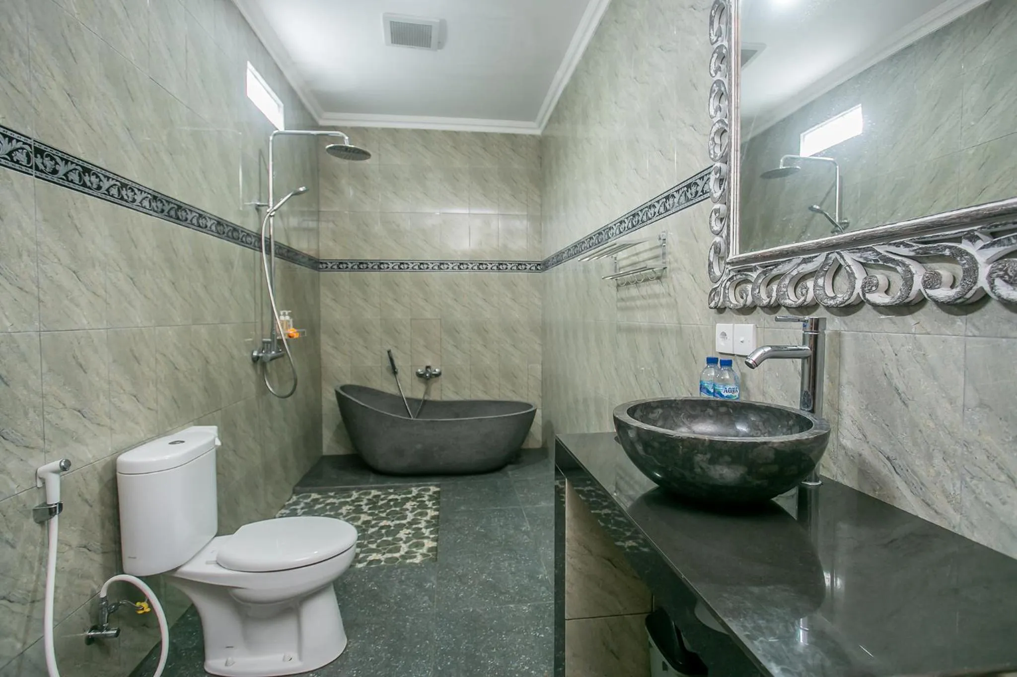 Bathroom in Pundi Kaya