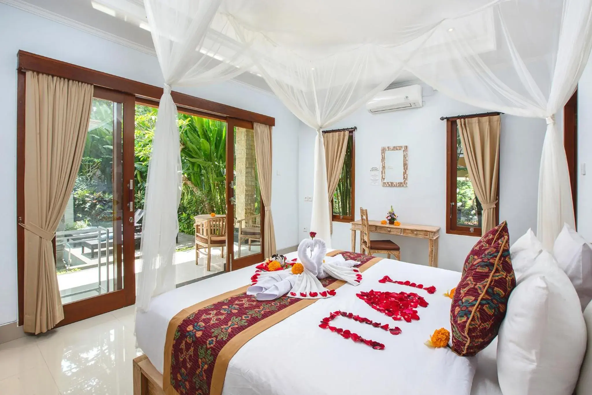 King Room with Pool View in Pundi Kaya King Room with Pool View in Pundi Kaya